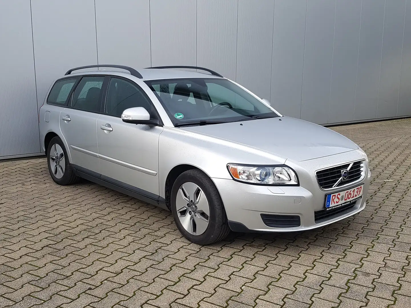 Volvo V50 1.6D DPF DRIVe Kinetic*2.HAND/TÜV/ALU/SITZHZ* Grau - 1