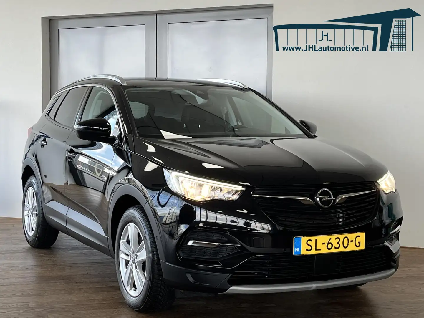 Opel Grandland X 1.2 Turbo Business Executive*AUTOMAAT*NAVI*ECC*LM* Schwarz - 1