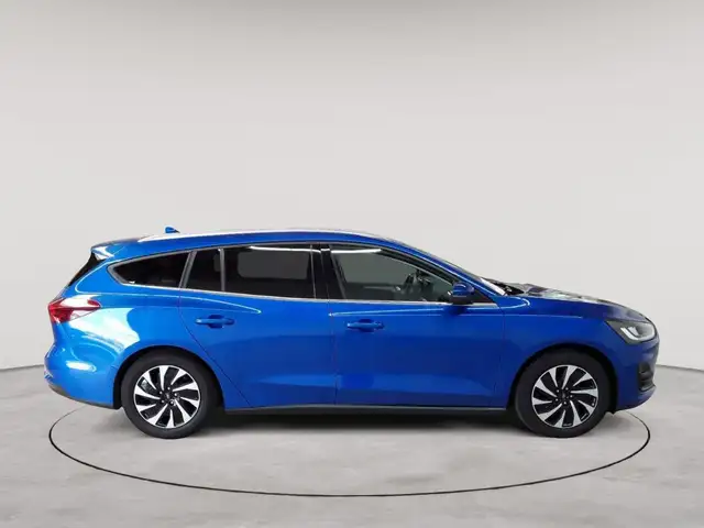 Ford Focus view 3