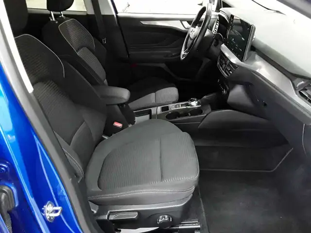 Ford Focus view 8
