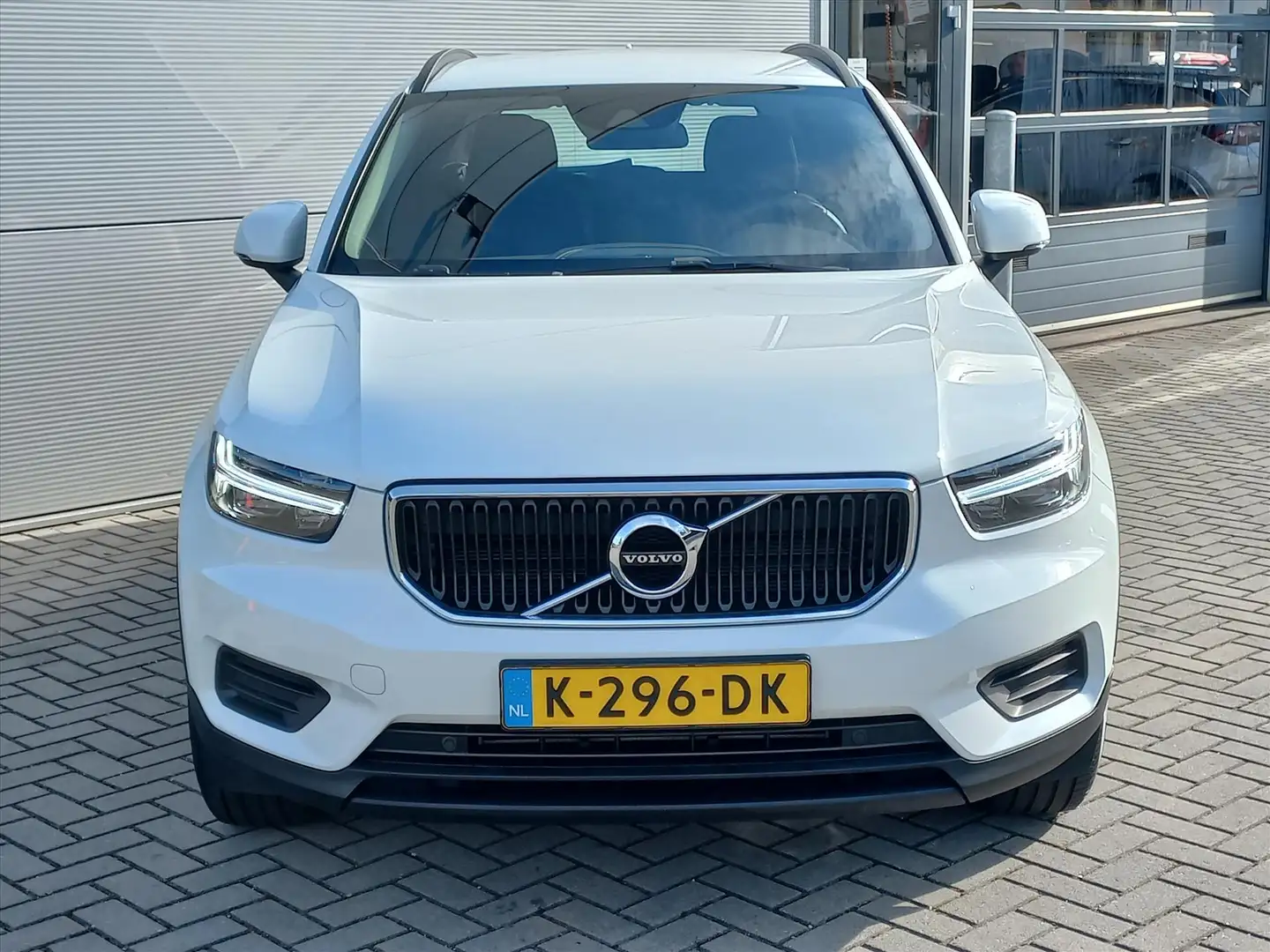 Volvo XC40 T2 129pk Momentum Core | Climate control | Navigat Wit - 2