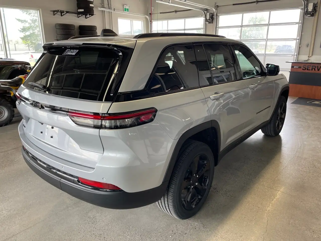 Jeep Grand Cherokee снимка Jeep Grand Cherokee