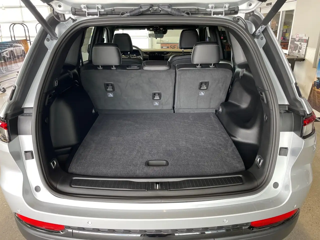 Jeep Grand Cherokee снимка Jeep Grand Cherokee