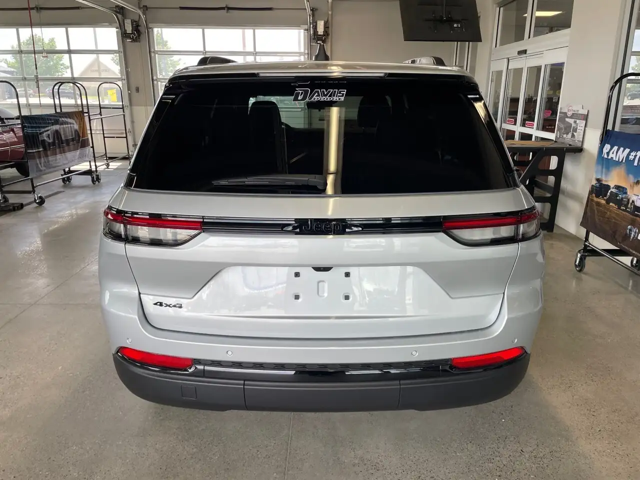 Jeep Grand Cherokee снимка Jeep Grand Cherokee