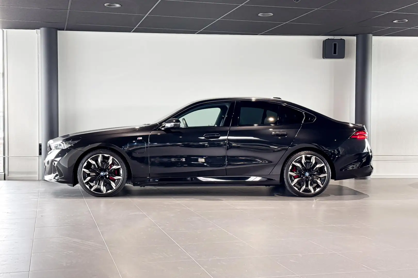 BMW 550 5 Serie Sedan 550e xDrive | M Sport Pro | Bowers & Zwart - 2