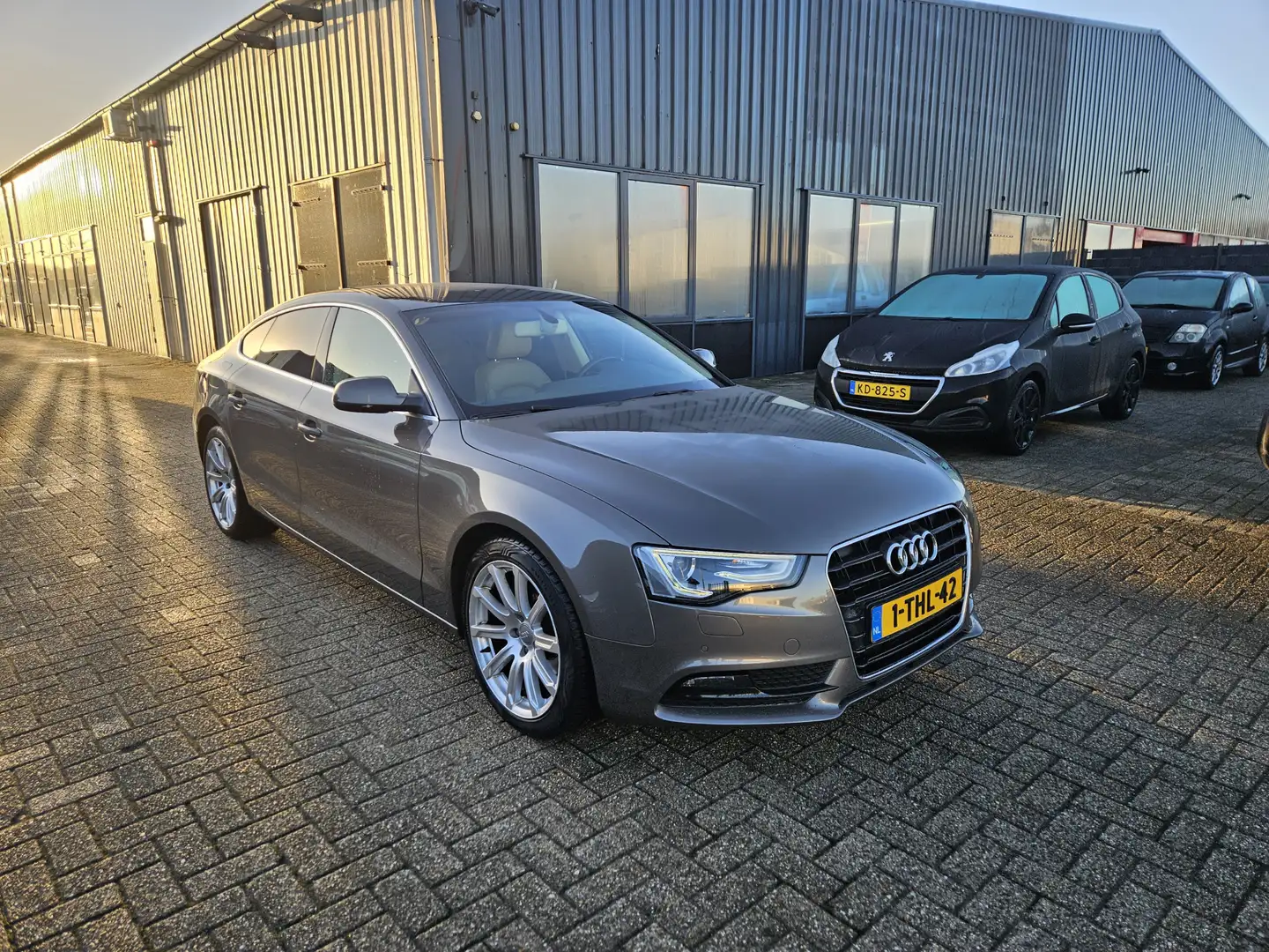 Audi A5 Sportback 1.8 TFSI Business Edition Grau - 1