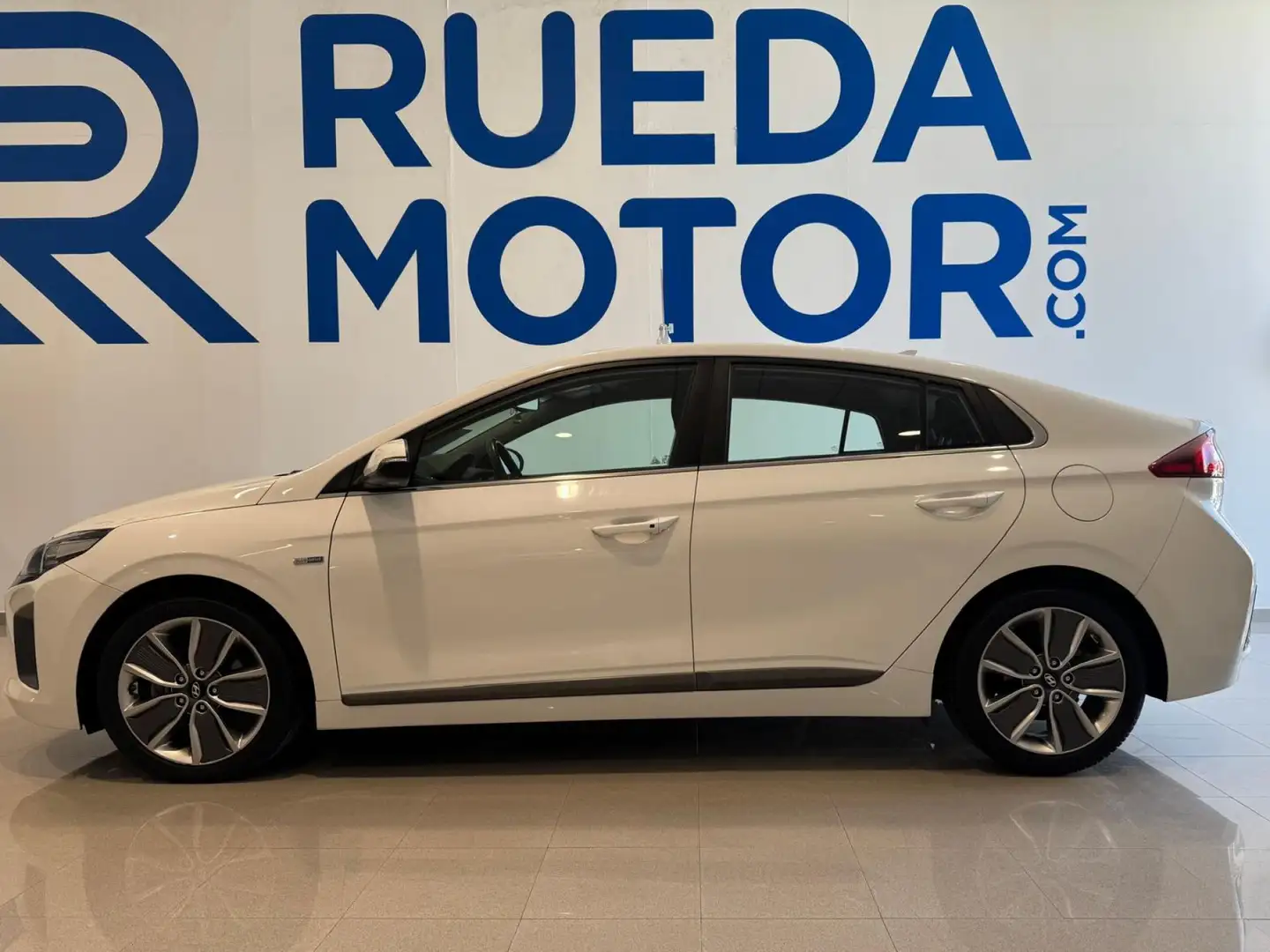 Hyundai IONIQ HEV 1.6 GDI Tecno Blanco - 2