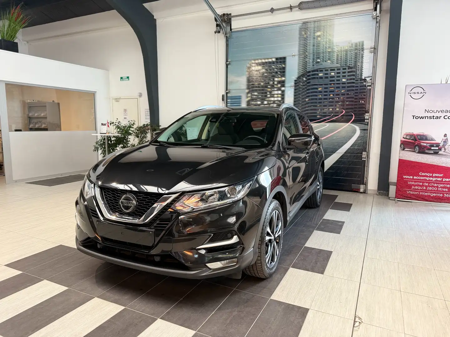 Nissan Qashqai Qashqai 1.3 DIG-T N-Connecta Zwart - 1