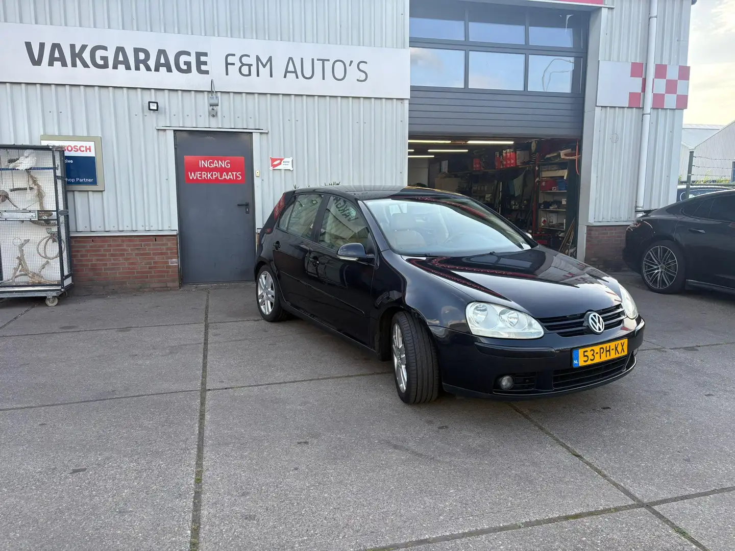 Volkswagen Golf 2.0 FSI Sportline Zwart - 2
