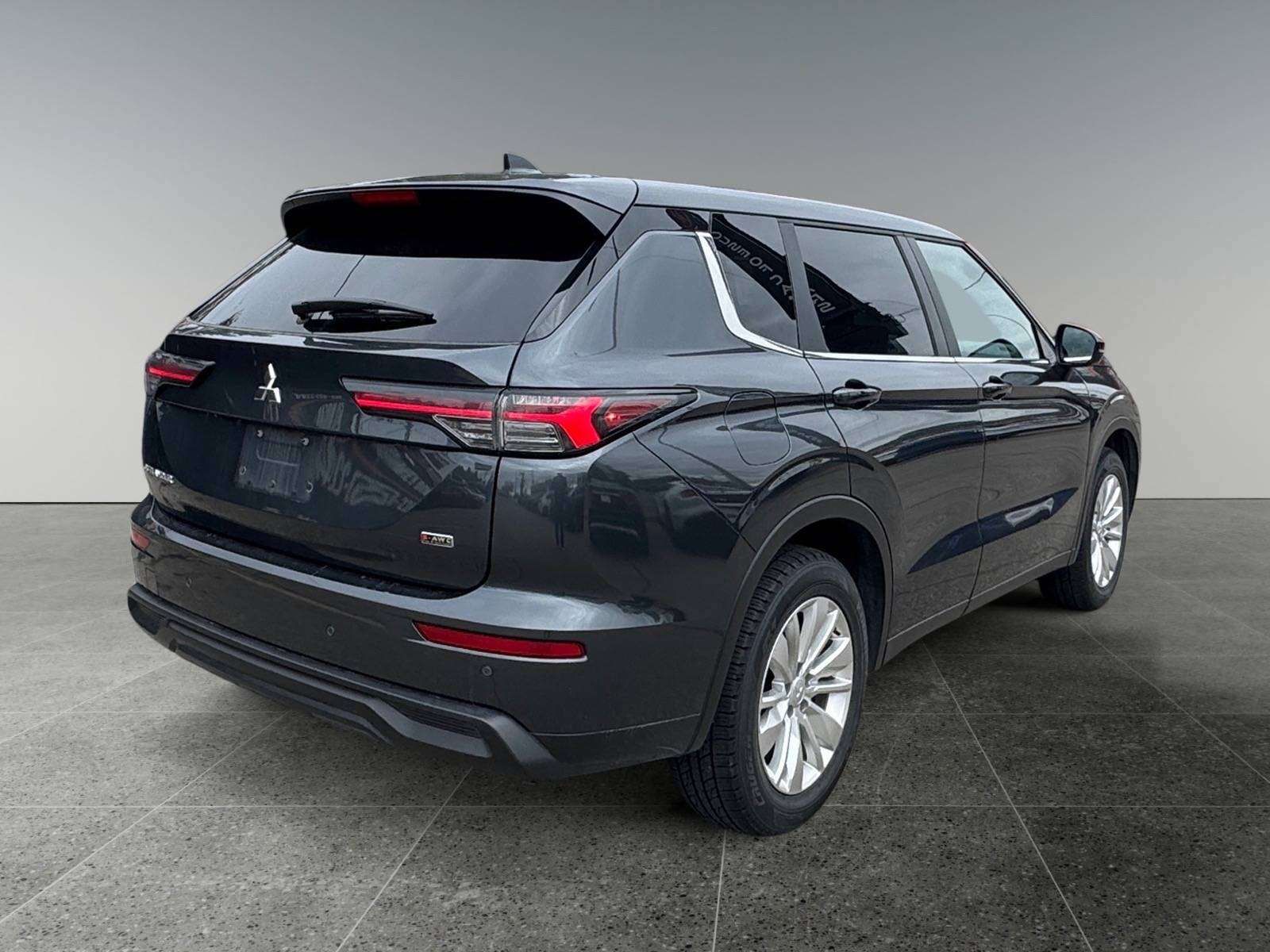 2026 Mitsubishi Outlander ES 7-Passenger — снимка 1