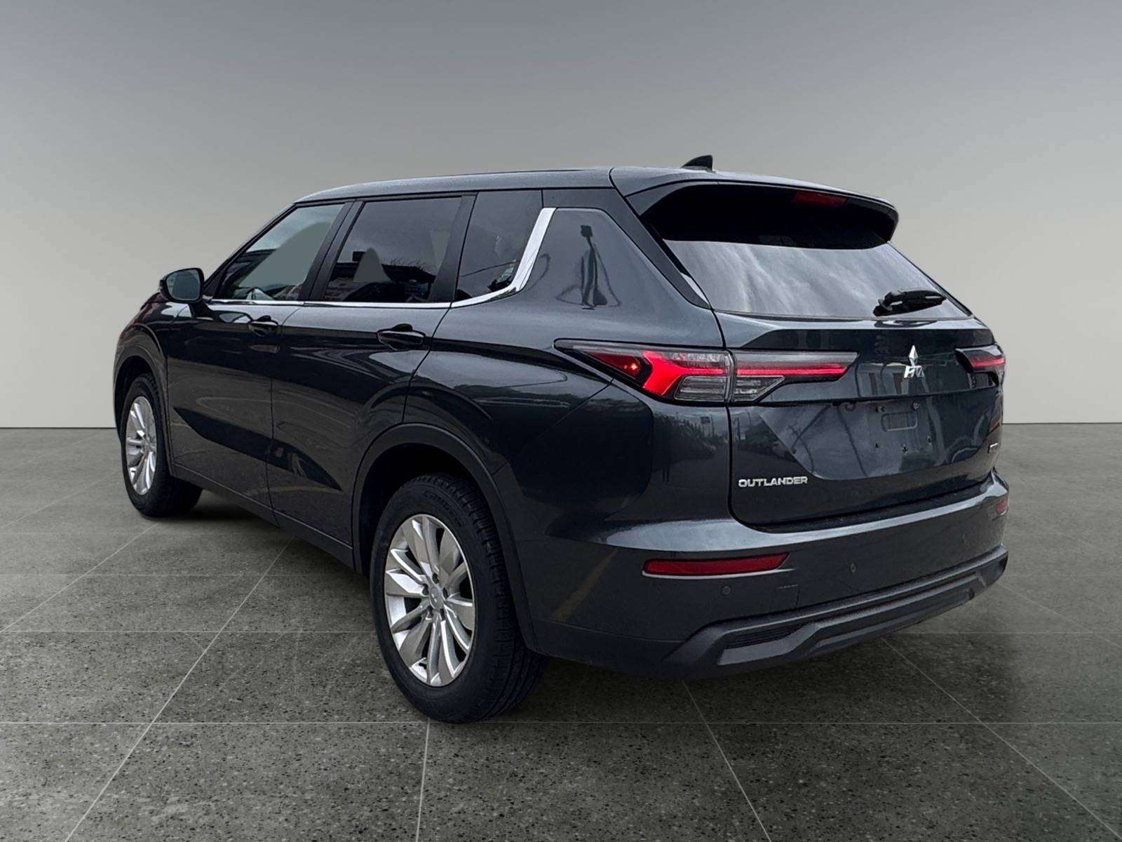 2026 Mitsubishi Outlander ES 7-Passenger — снимка 1