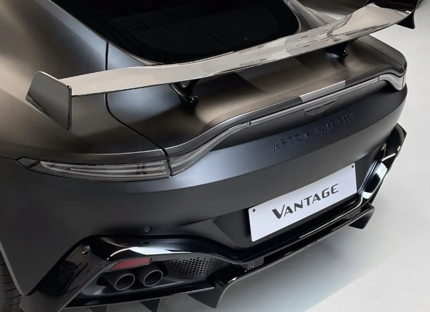 Aston Martin Vantage F1 Edition Schwarz - 1