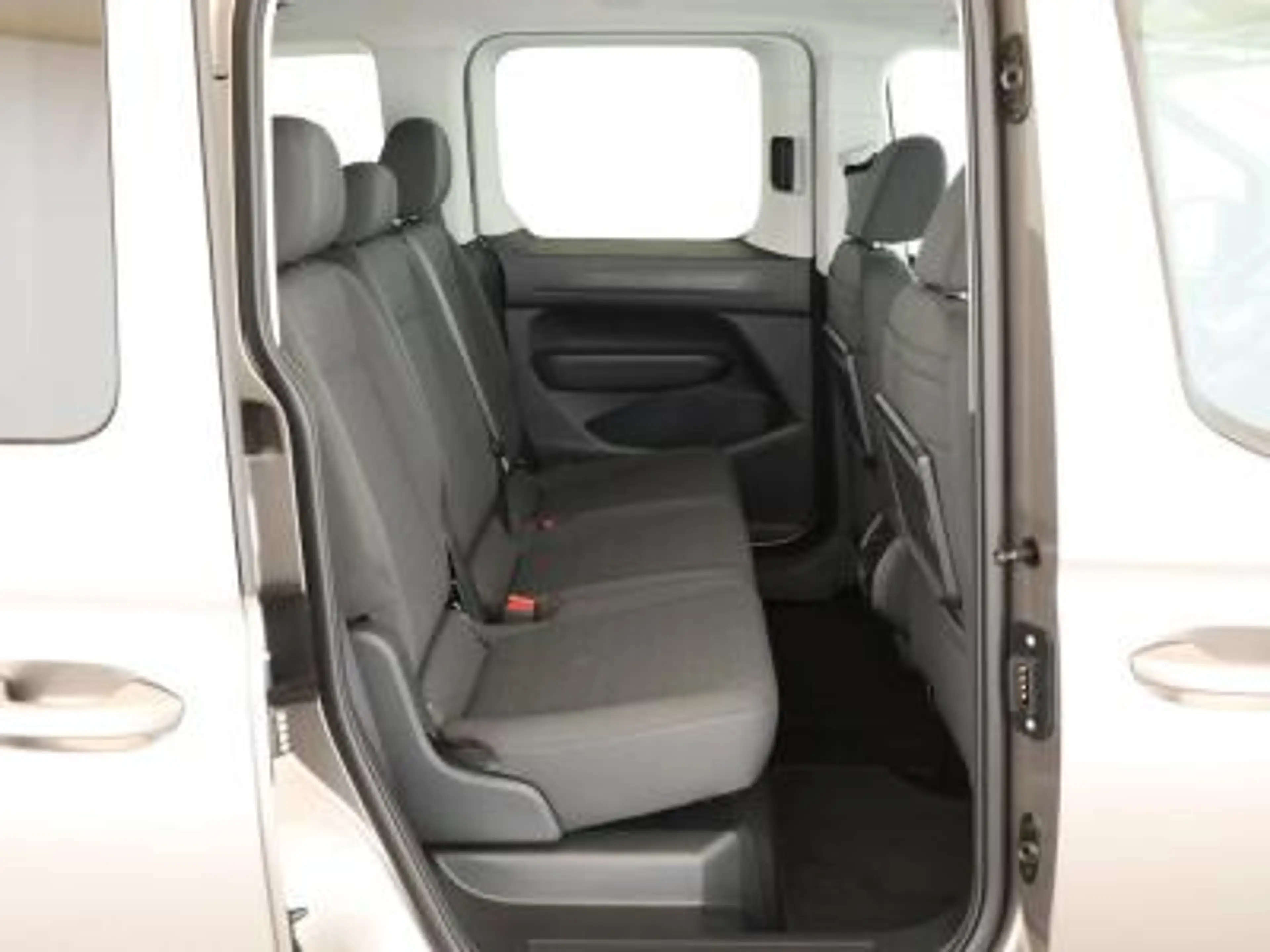 Volkswagen Caddy ENERGY eHybrid DSG Navi AHK LED — photo 7