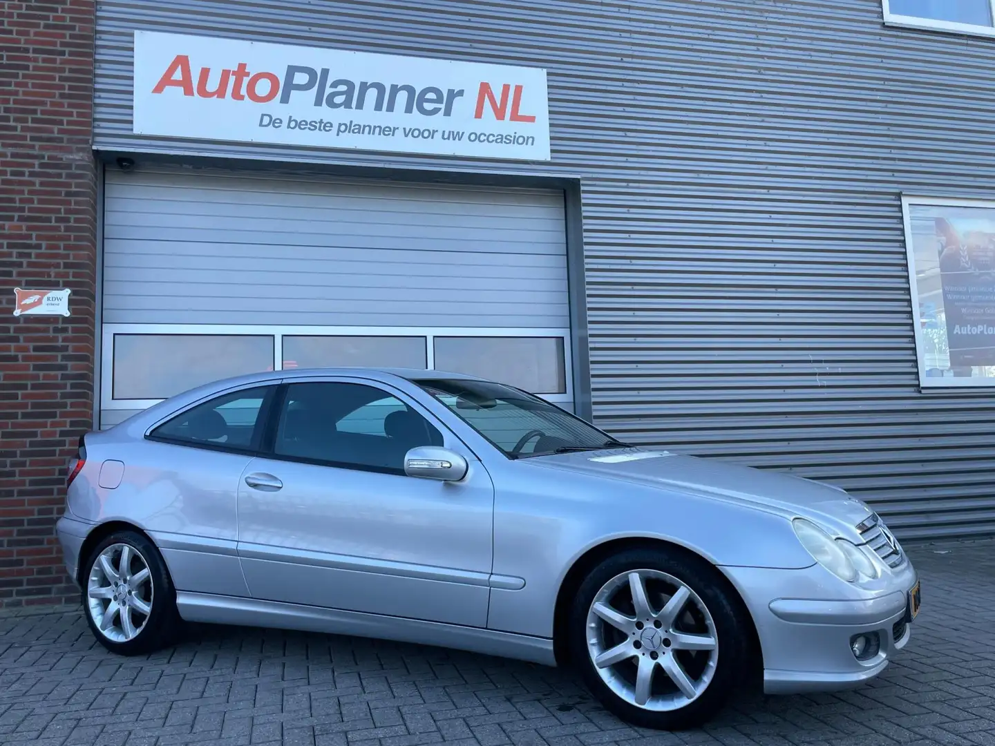 Mercedes-Benz C 180 Sportcoupé Kompressor! 1e Eigen.! Grijs - 2