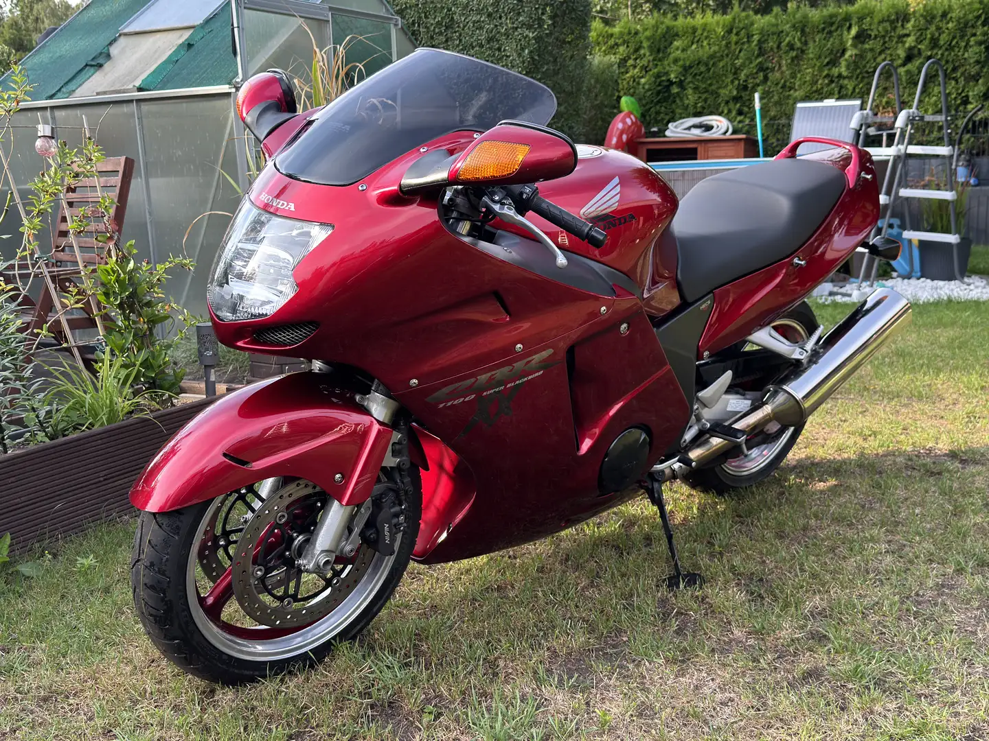 Honda CBR 1100 XX Rouge - 1