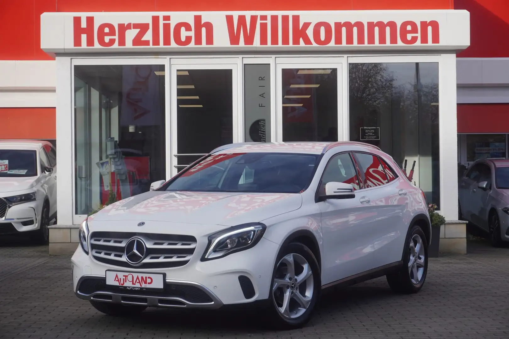 Mercedes-Benz GLA 200 Urban Aut. LED Navi Totwinkel 360° Weiß - 2