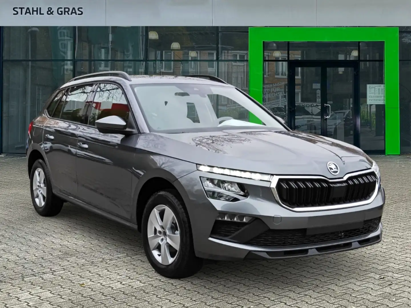 Skoda Kamiq Essence 1,0 TSI 7-Gang-DSG digitales Cockpit LED A Gris - 1