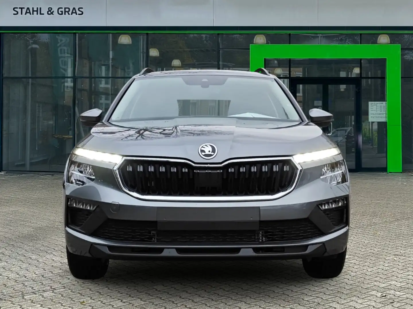 Skoda Kamiq Essence 1,0 TSI 7-Gang-DSG digitales Cockpit LED A Gris - 2