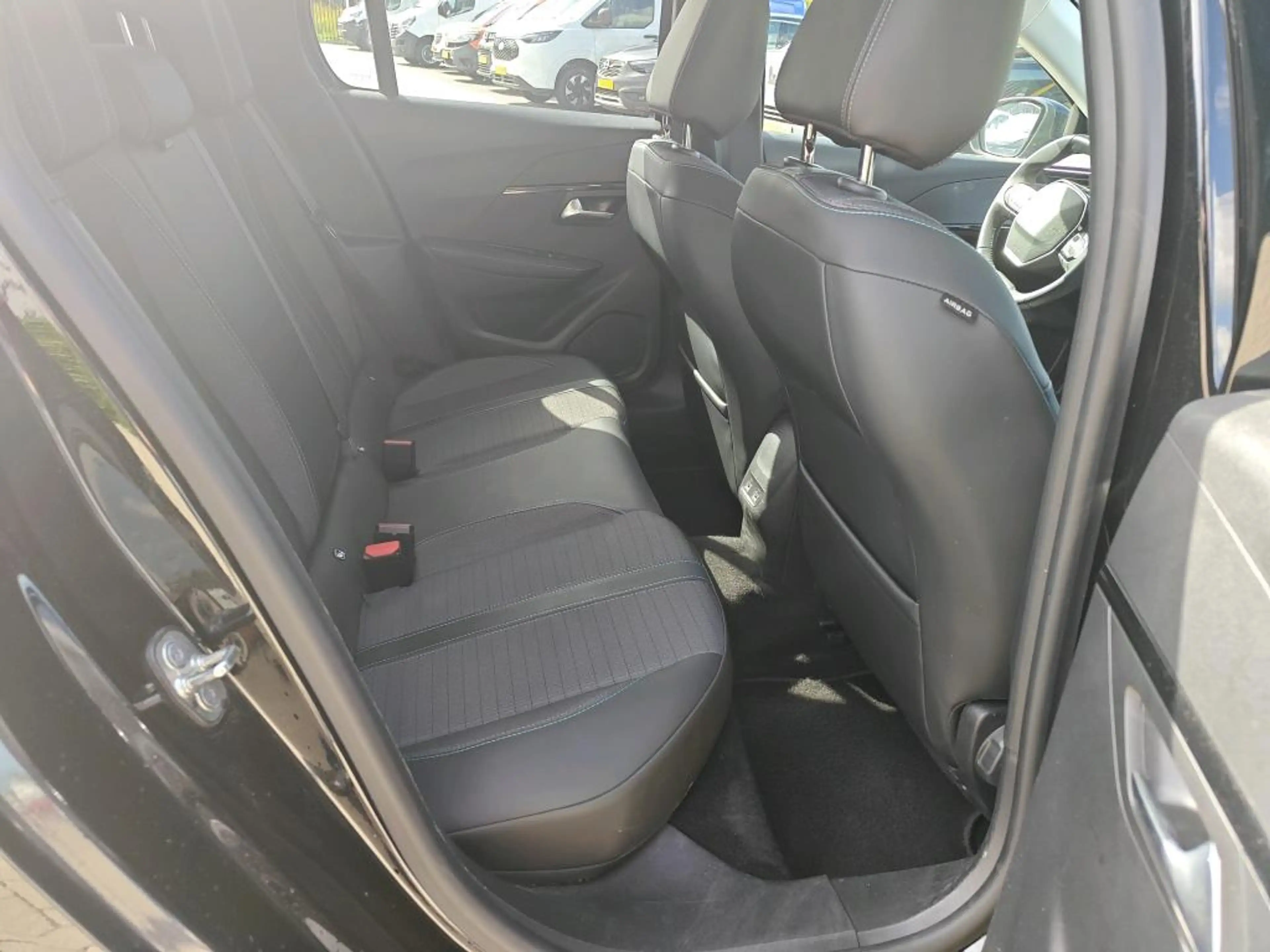 Peugeot e-208 EV Allure Pack 50 kWh | Fase 3 laden | Navi by app — photo 8