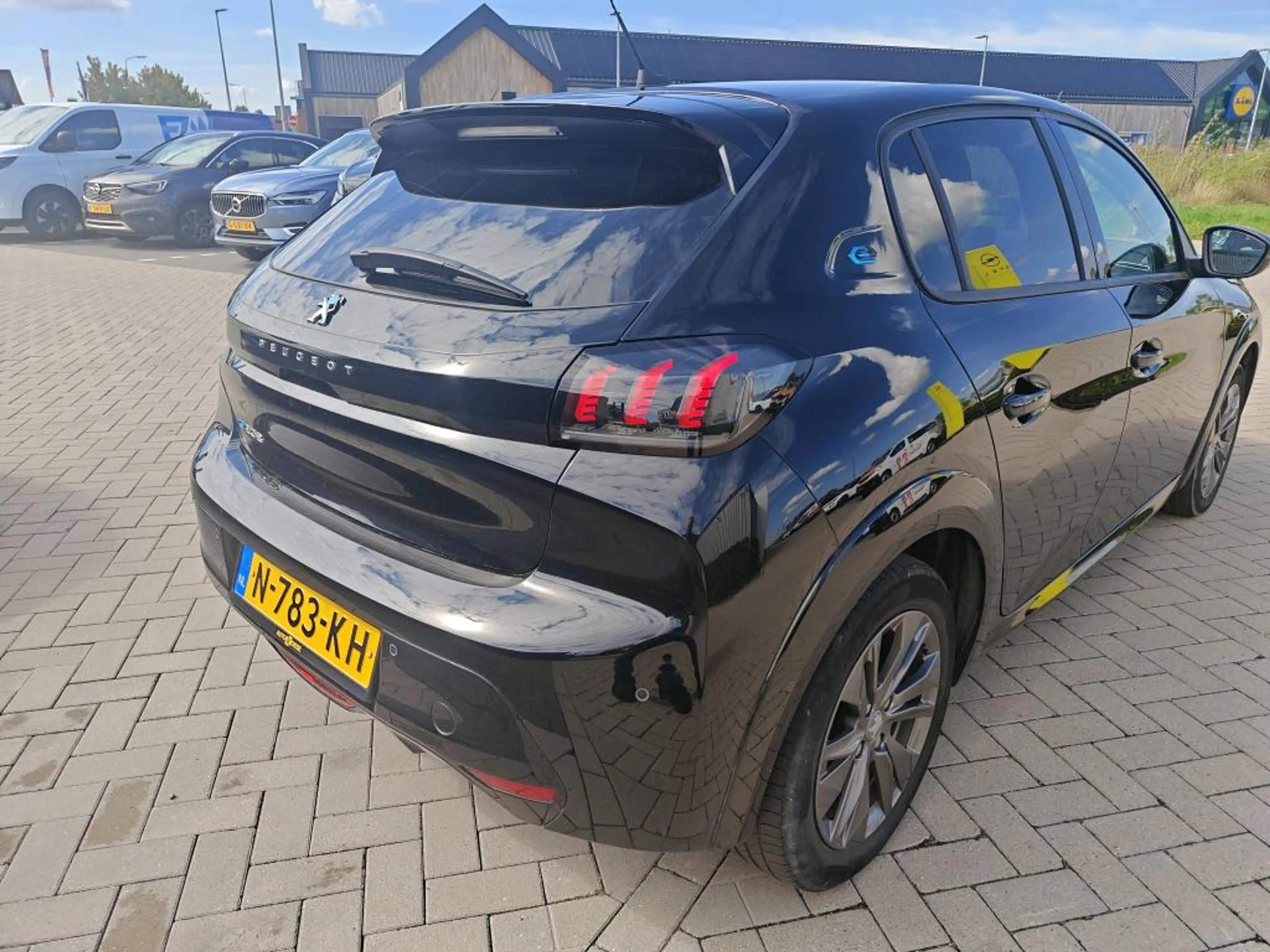 Peugeot e-208 EV Allure Pack 50 kWh | Fase 3 laden | Navi by app — photo 3