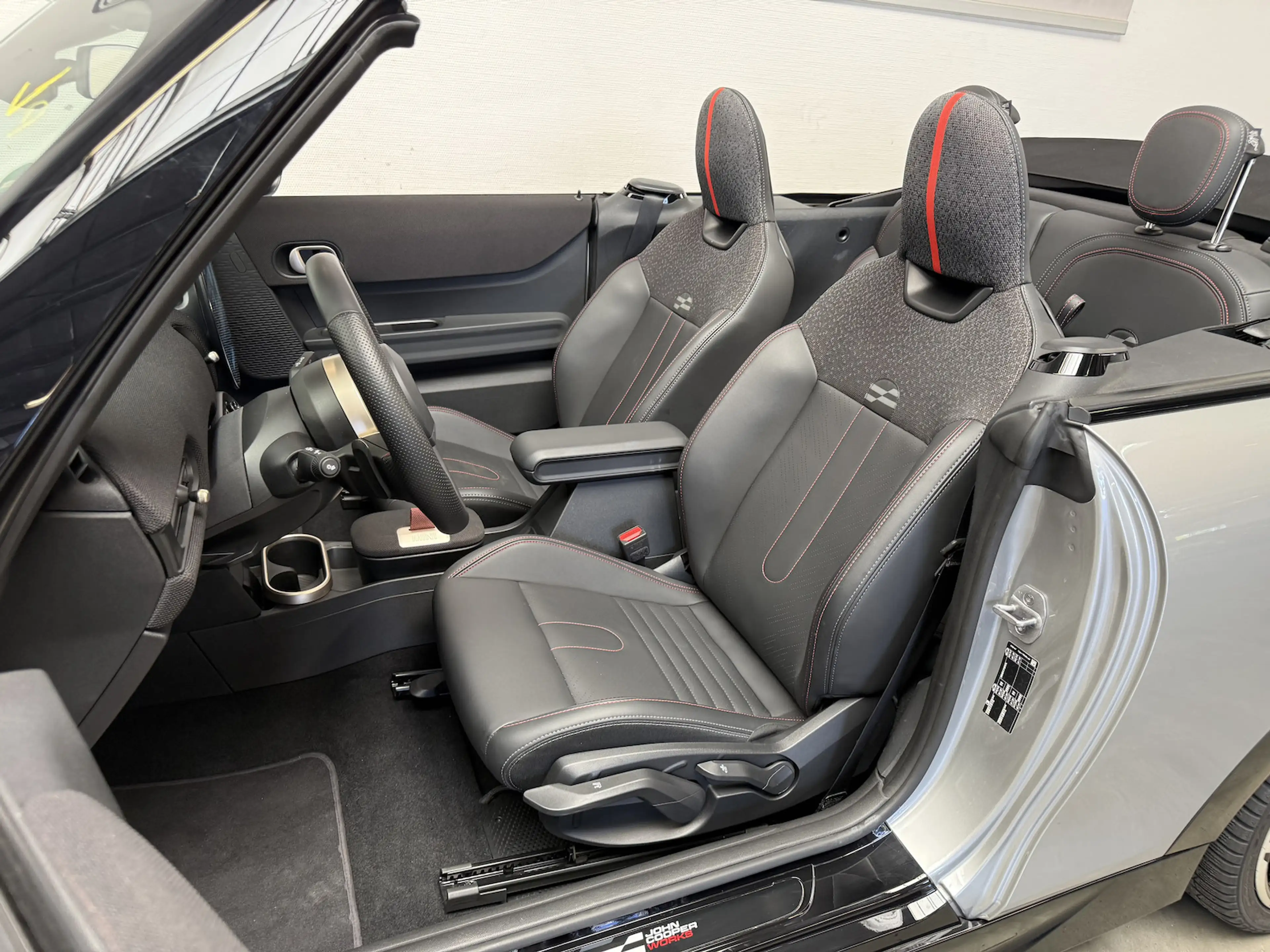 MINI John Cooper Works Cabrio JCW/HUD/LED/KEYL./KAMERA — photo 5