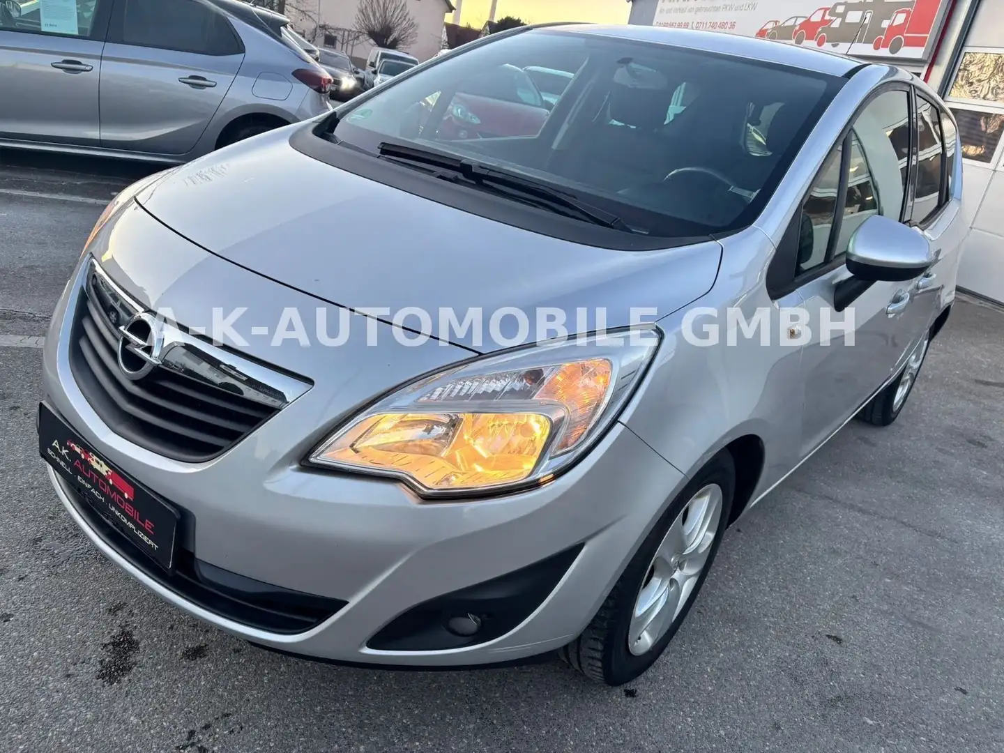 Opel Meriva B Design Edition *KLIMA*AHK*WENIG/KM* Silber - 1