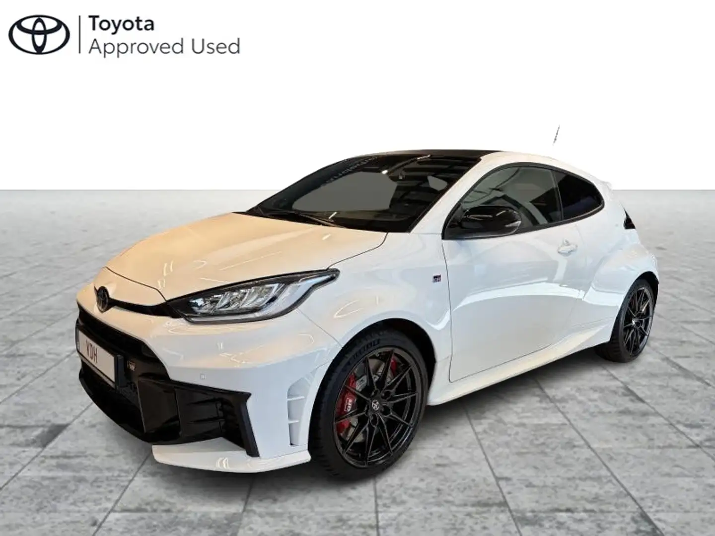 Toyota Yaris 1.6L Turbo MT GR + Premium Pac Белый - 1