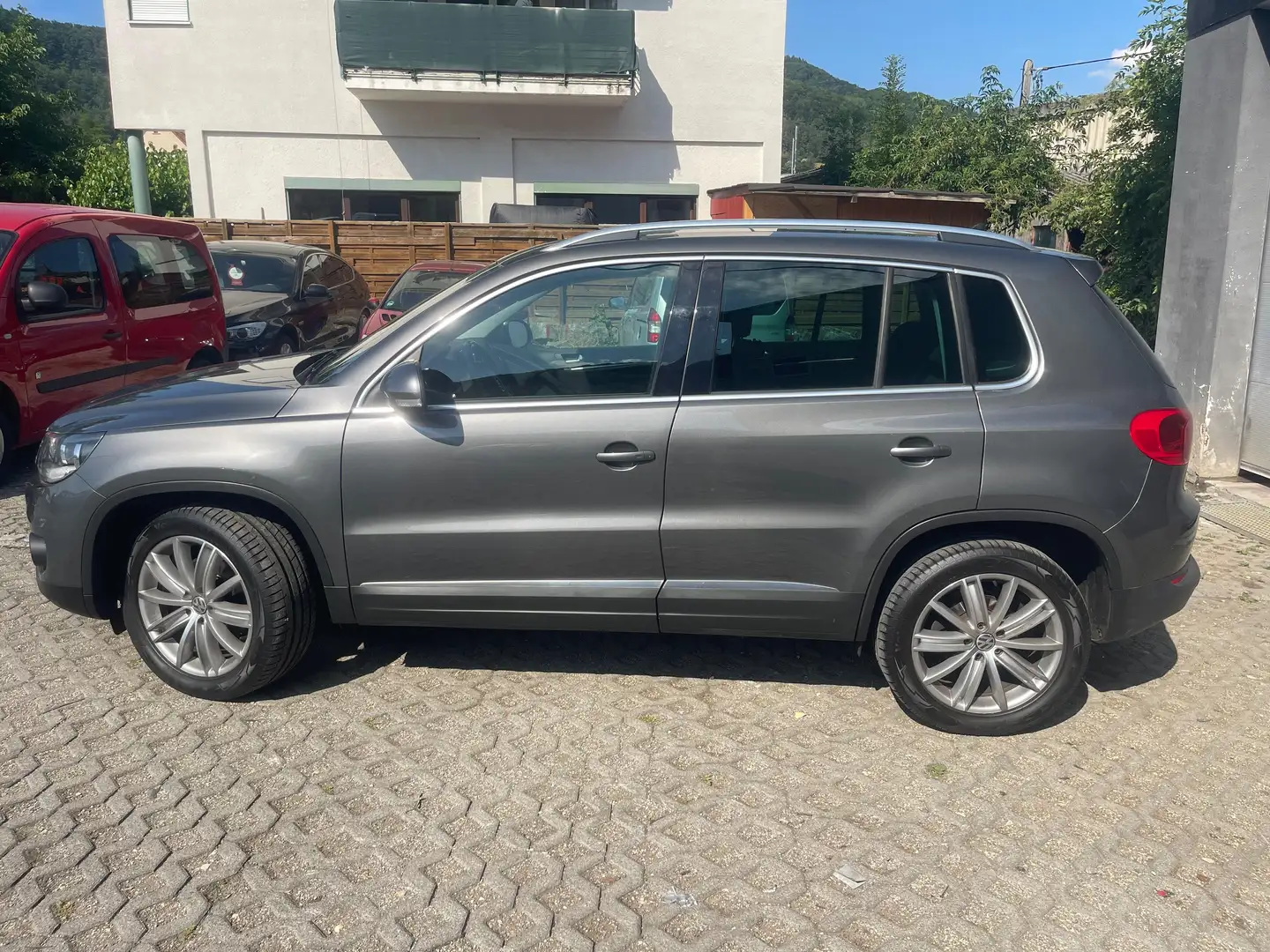 Volkswagen Tiguan Sport Szary - 2