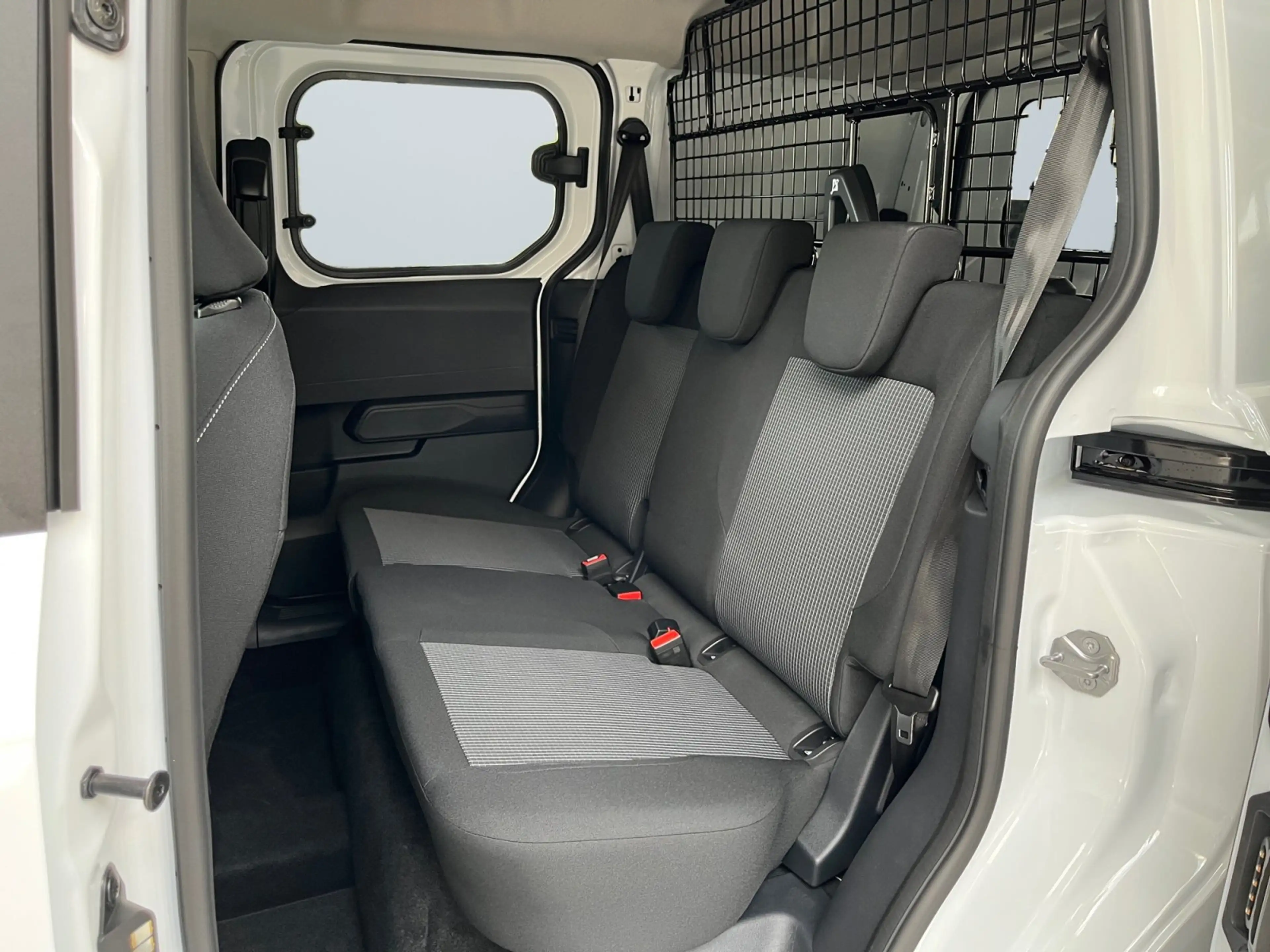Ford Transit Courier 1.0 EcoBoost DoKa Tempomat — photo 11