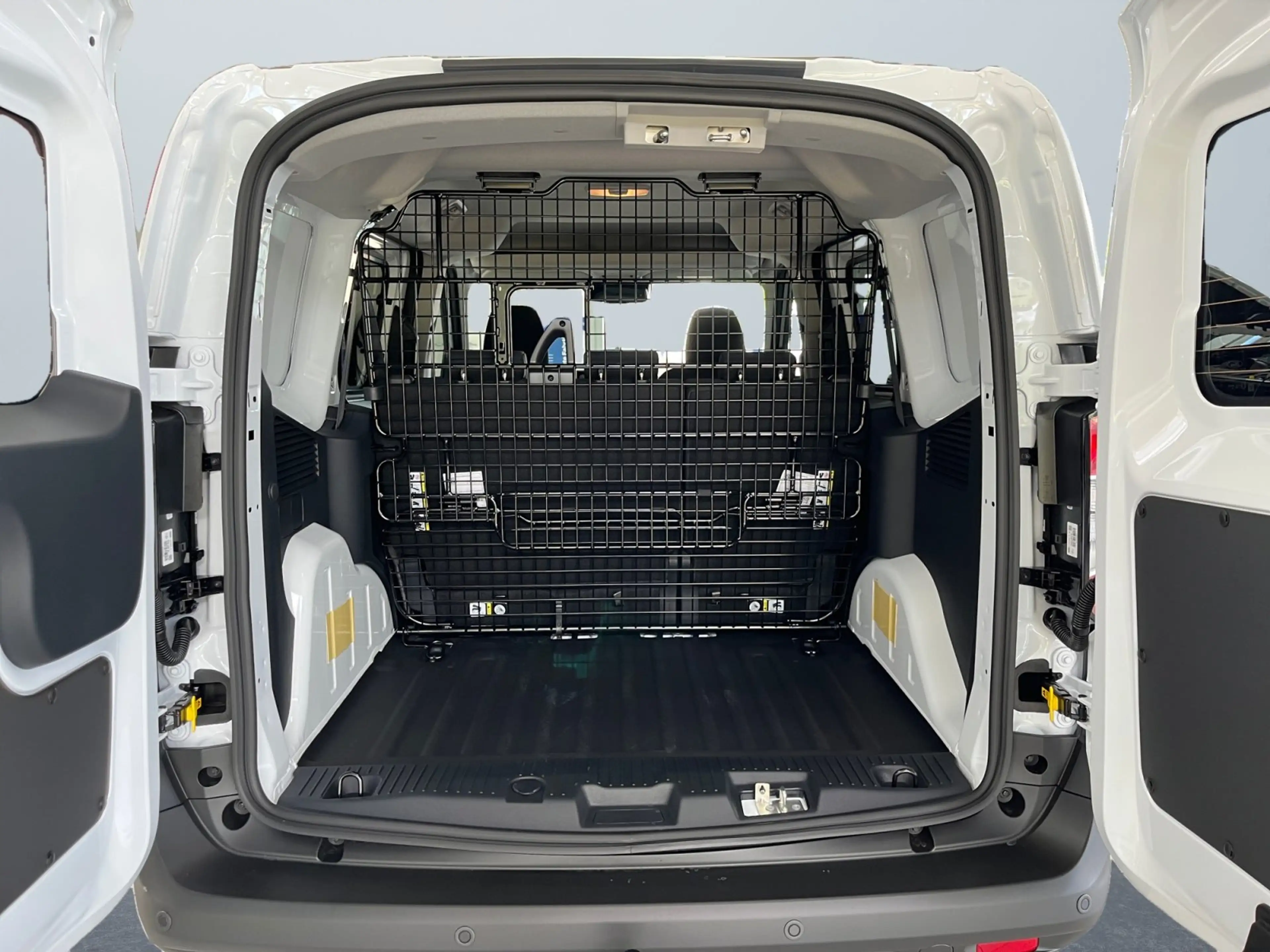 Ford Transit Courier 1.0 EcoBoost DoKa Tempomat — photo 14