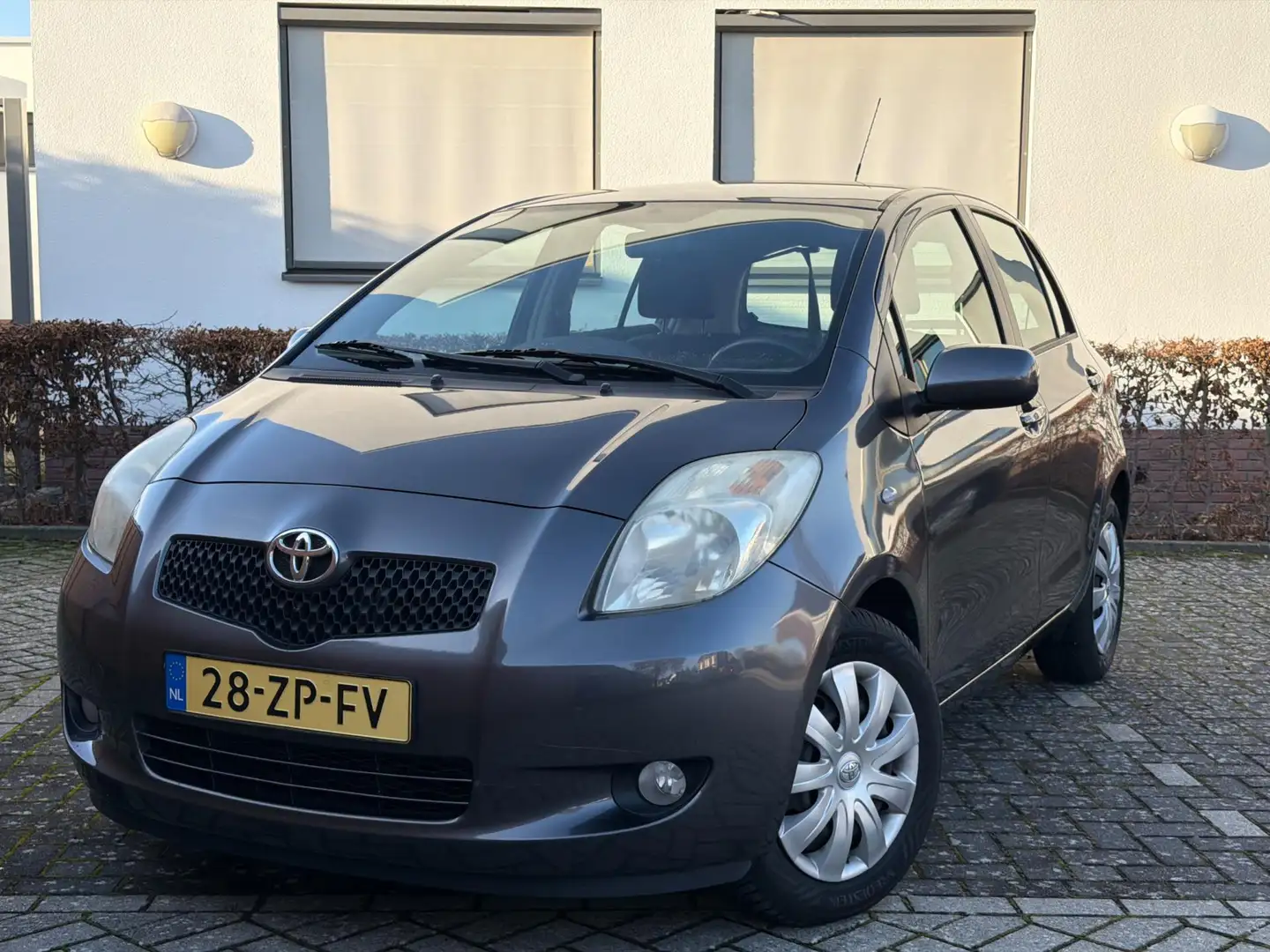 Toyota Yaris 1.3 VVTi Sol NAP APK AIRCO 1e EIGENAAR! Grau - 2