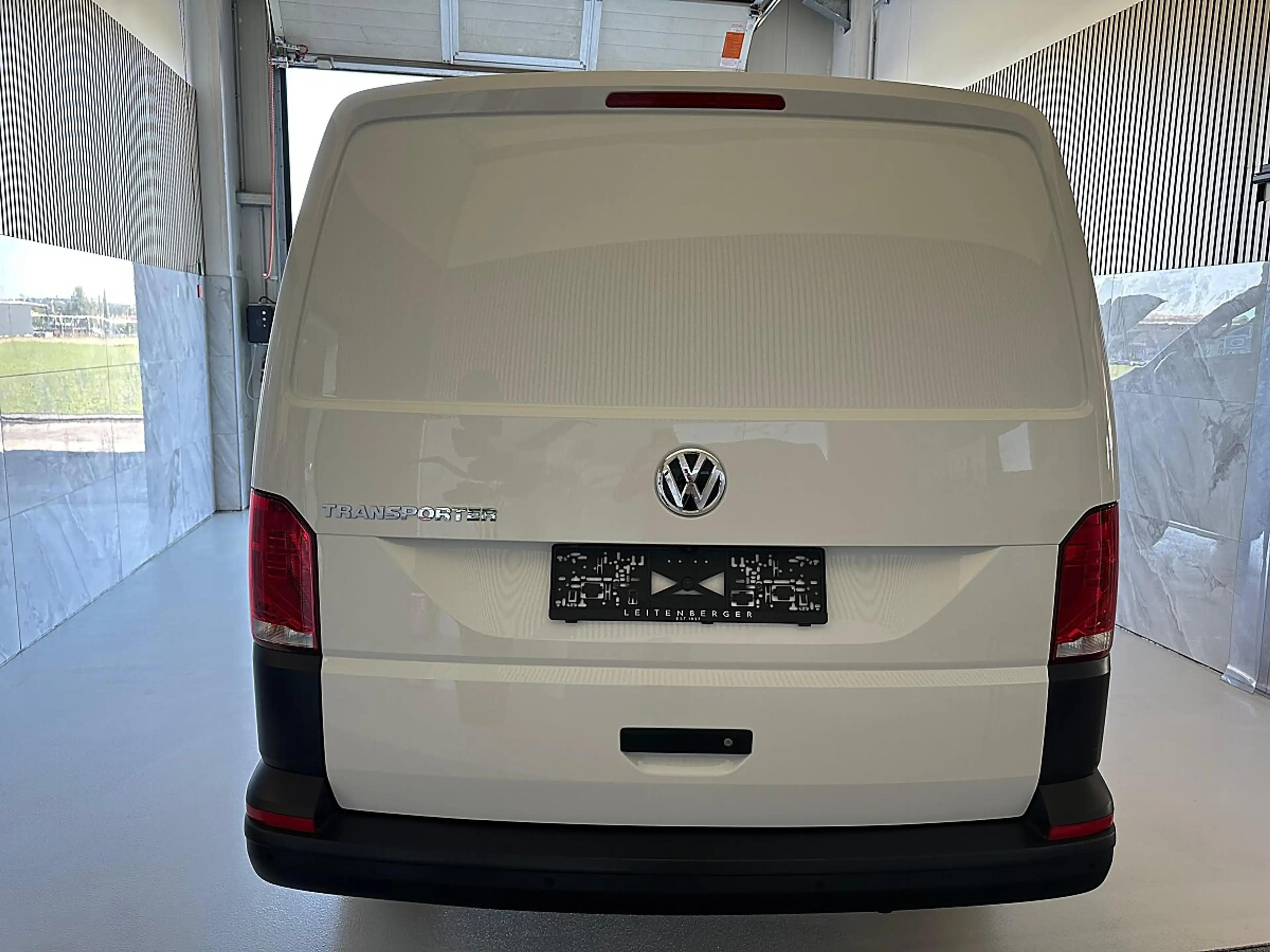 Volkswagen T6.1 Transporter LR HK 2,0 TDI Multifunktionslenkrad, Rückfahrka... — photo 5
