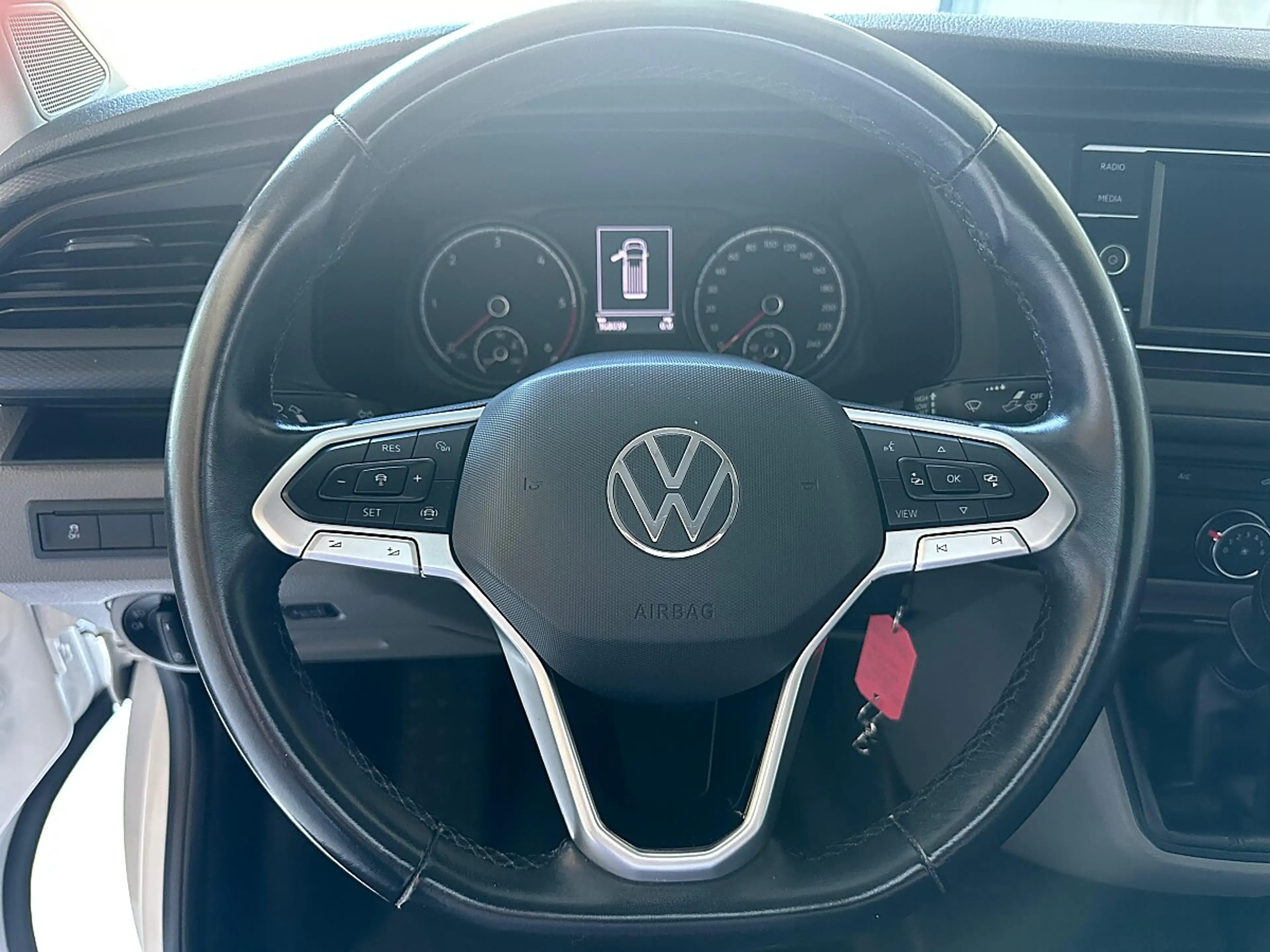 Volkswagen T6.1 Transporter LR HK 2,0 TDI Multifunktionslenkrad, Rückfahrka... — photo 8