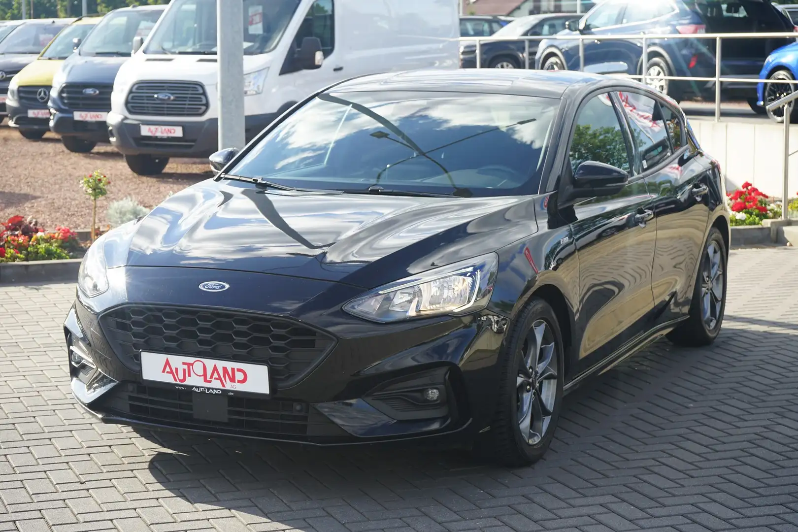 Ford Focus 1.0 EB ST-Line Navi Kamera DAB Winterpaket Černá - 2