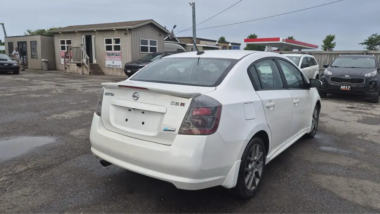 Nissan Sentra photo Nissan Sentra
