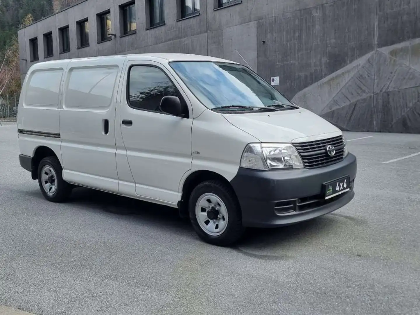 Toyota Hiace 2,5 D-4D 120 4WD kurz**4WD**1.Hd.**Orig.K... Weiß - 1