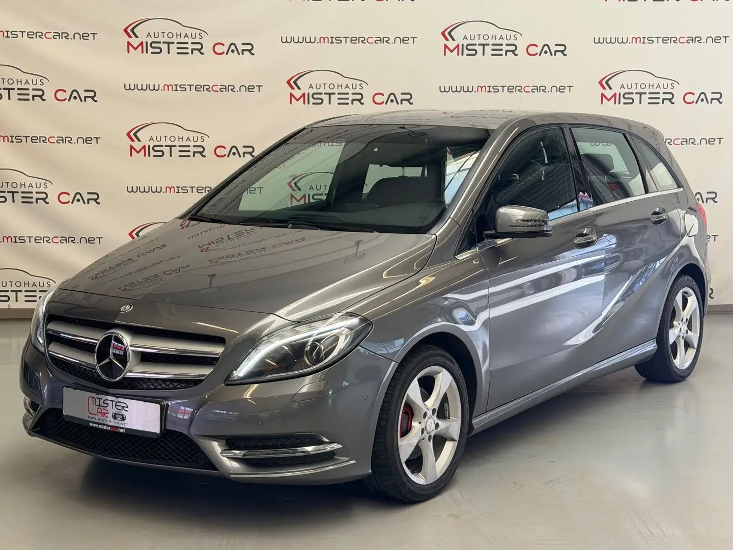 Mercedes-Benz B 200 SPORTPAKET Navi/Leder/Xenon/PDC/SHZ/ALU Gris - 1