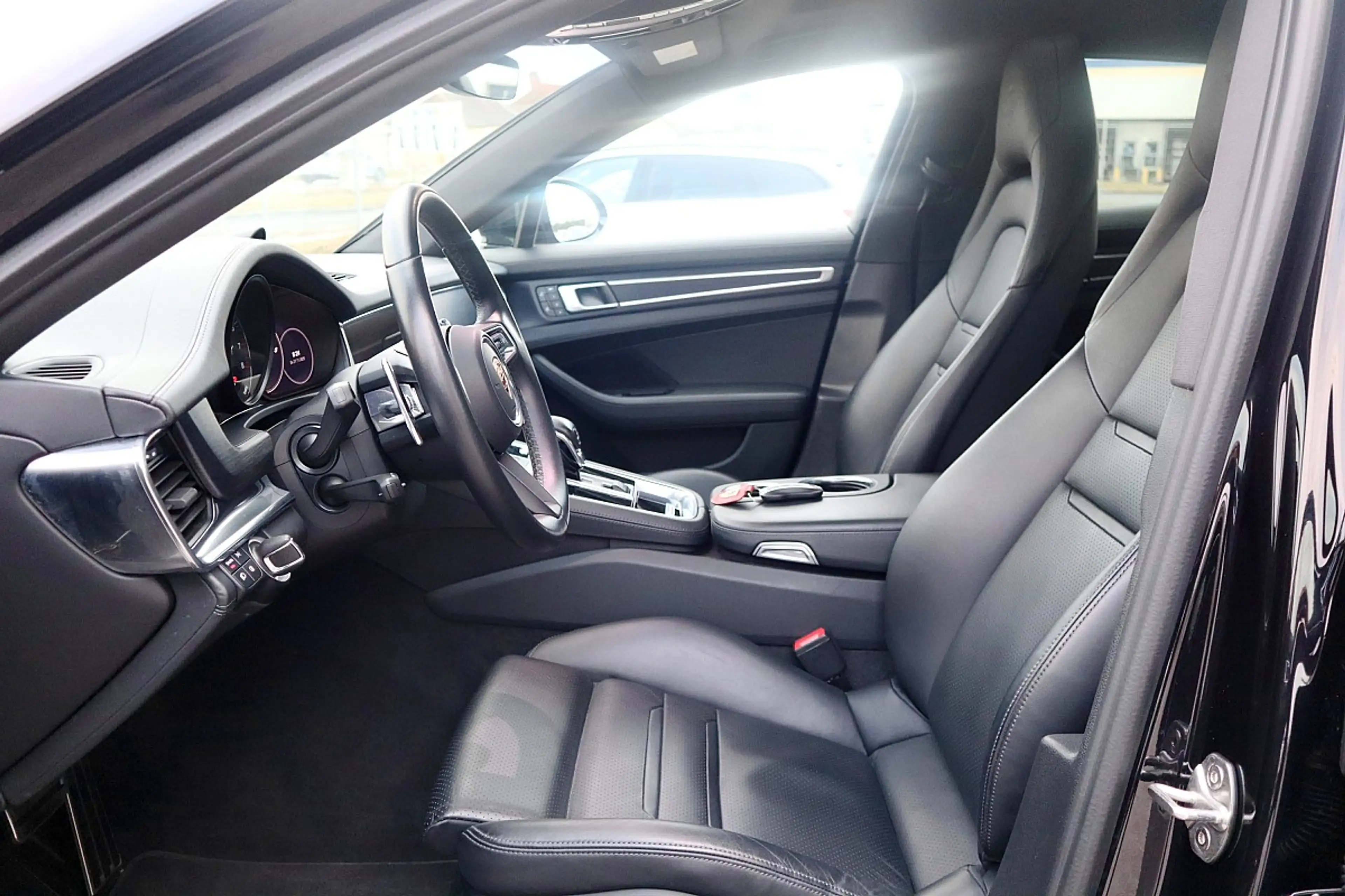 Porsche Panamera 4 E-Hybrid PHEV  Aut. Platinum Edition *1.Besitz* — photo 5