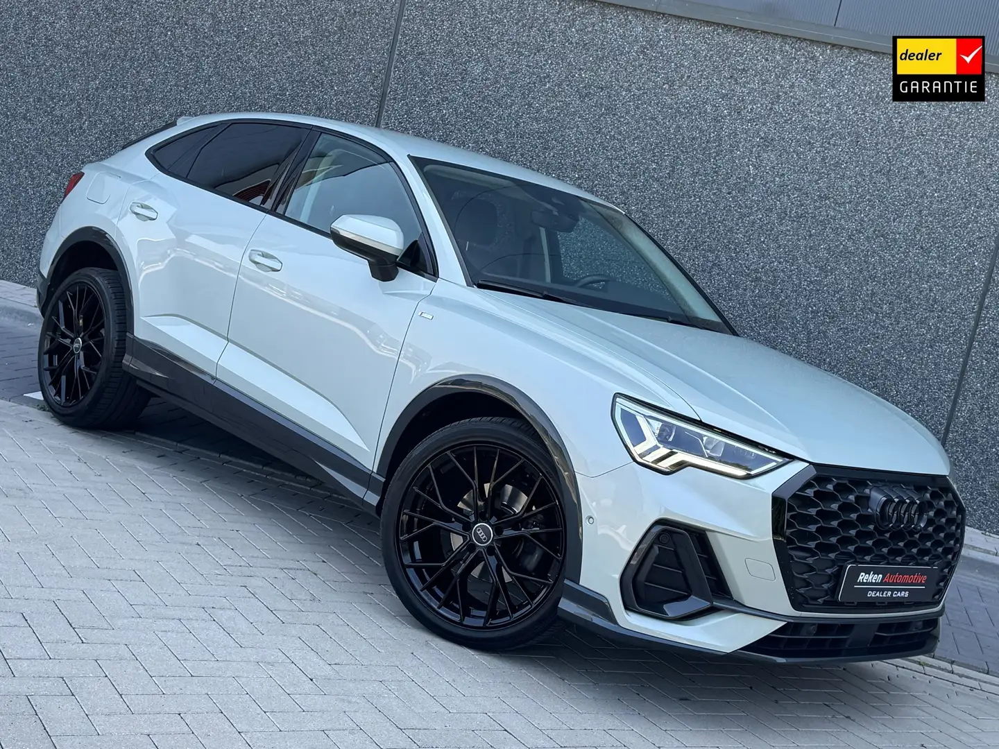 Audi Q3 Sportback 35 TFSI S-line Acc Alcantara Sfeerverlic Grijs - 1