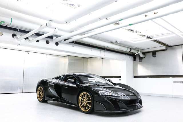 Imagine McLaren 675LT Coupe Scheckheft Carbondach