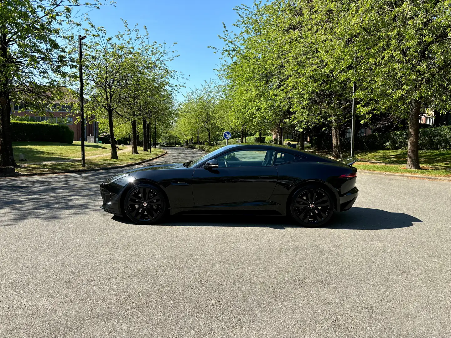 Jaguar F-Type Coupé 2.0 i4 R-Dynamic * 9900km / Pano / Camera Zwart - 1