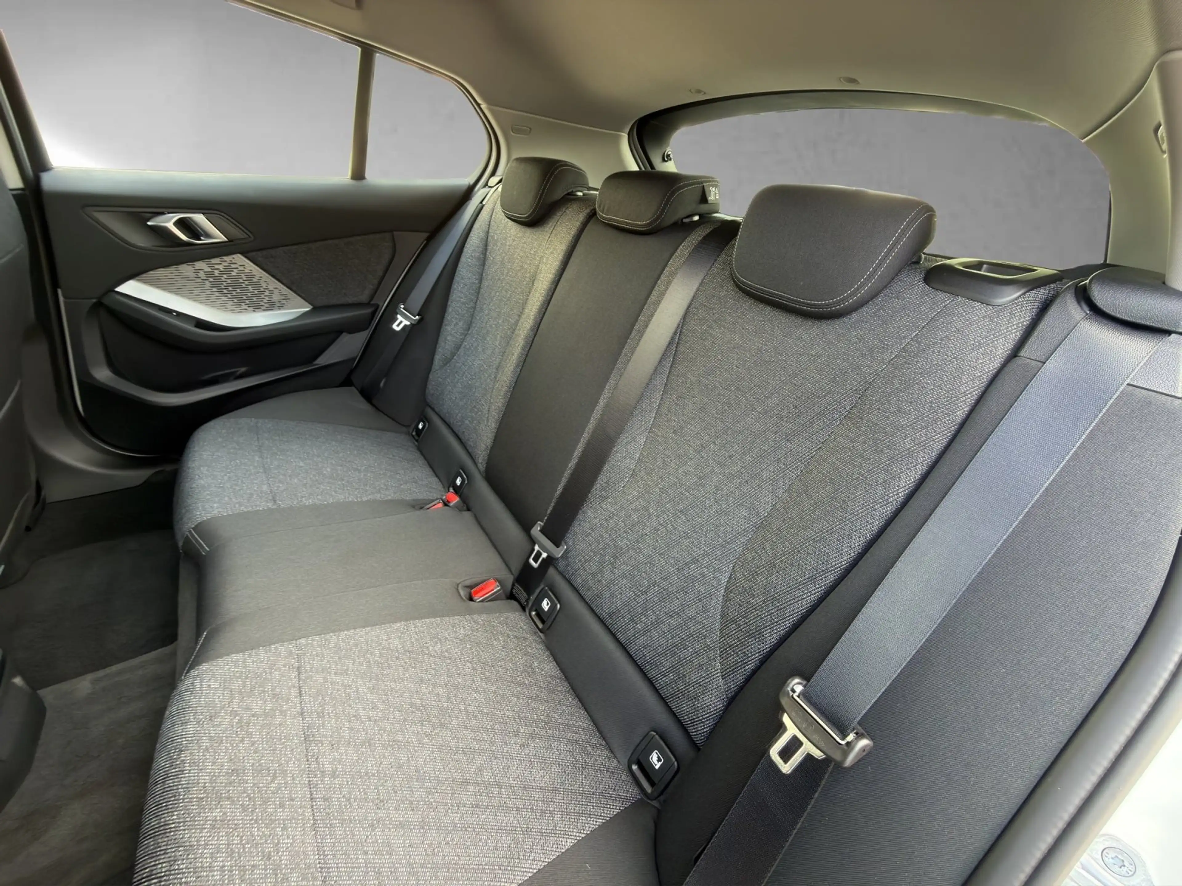 BMW 118 d RFK Sitzhzg Navi Klimaautomatik — photo 12