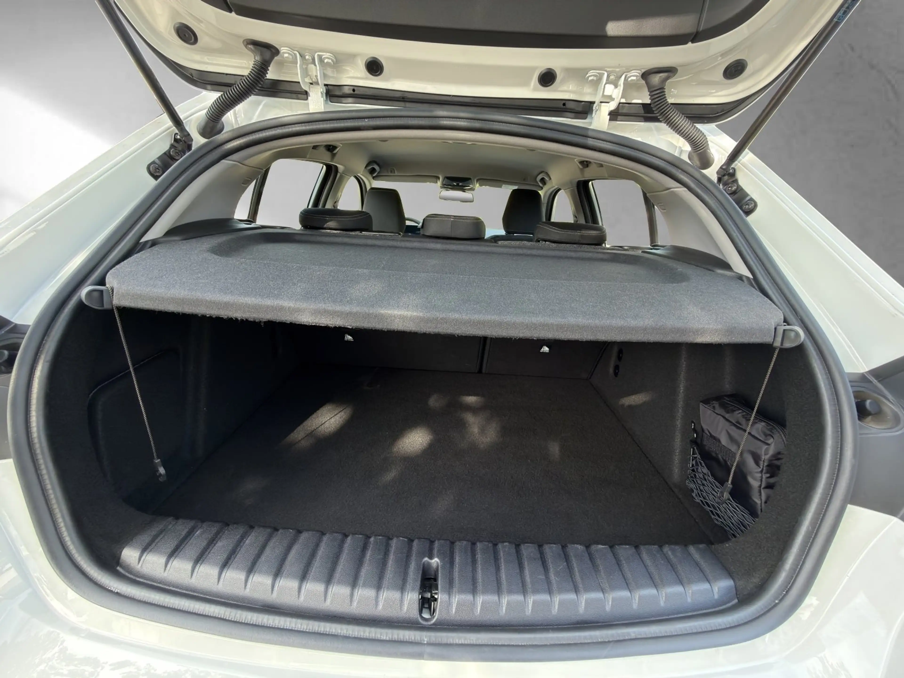 BMW 118 d RFK Sitzhzg Navi Klimaautomatik — photo 13