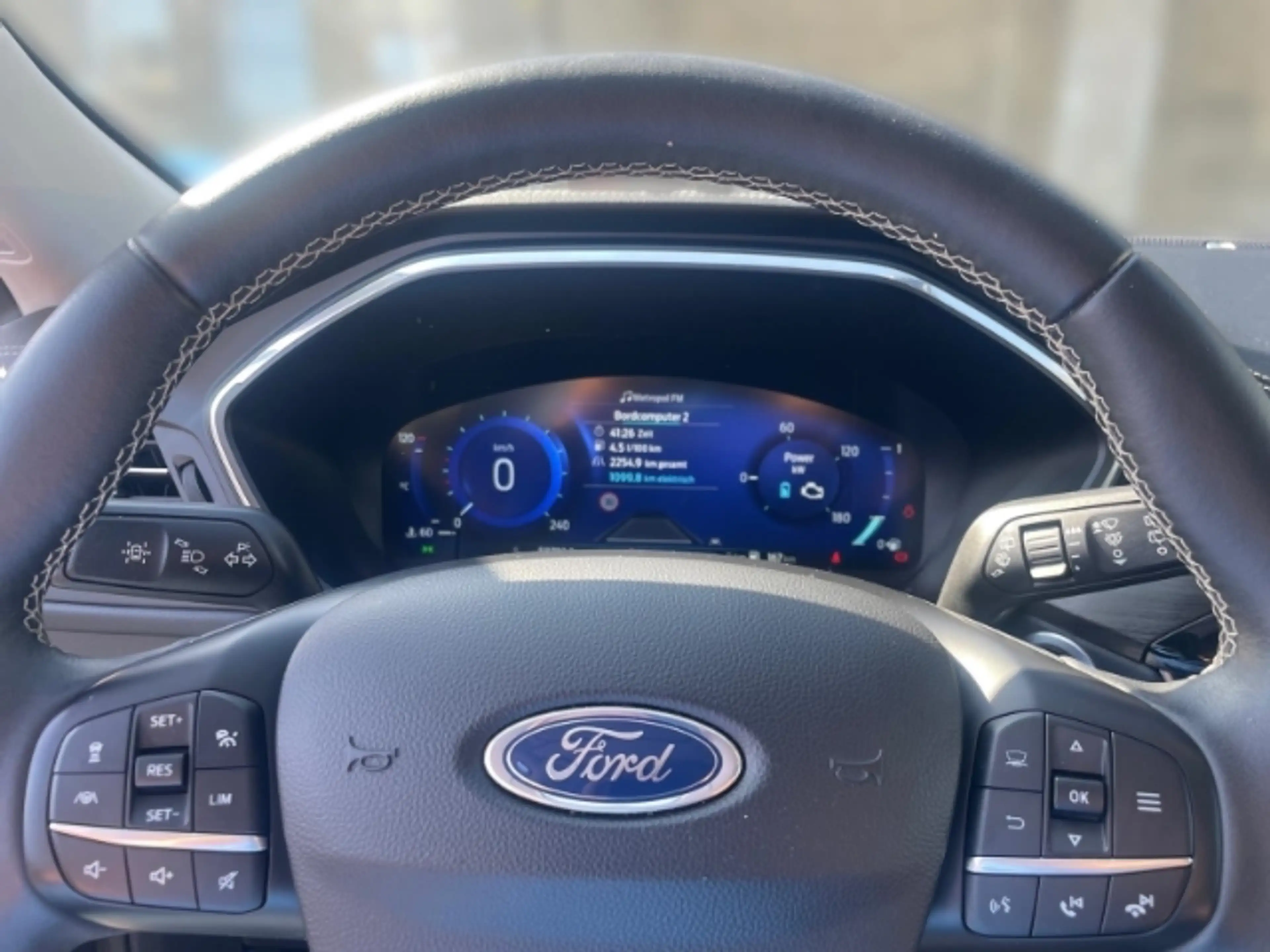 Ford Kuga PHEV Vignale+AHK schwenkbar+Sitzheizung+Navi+Absta — photo 8