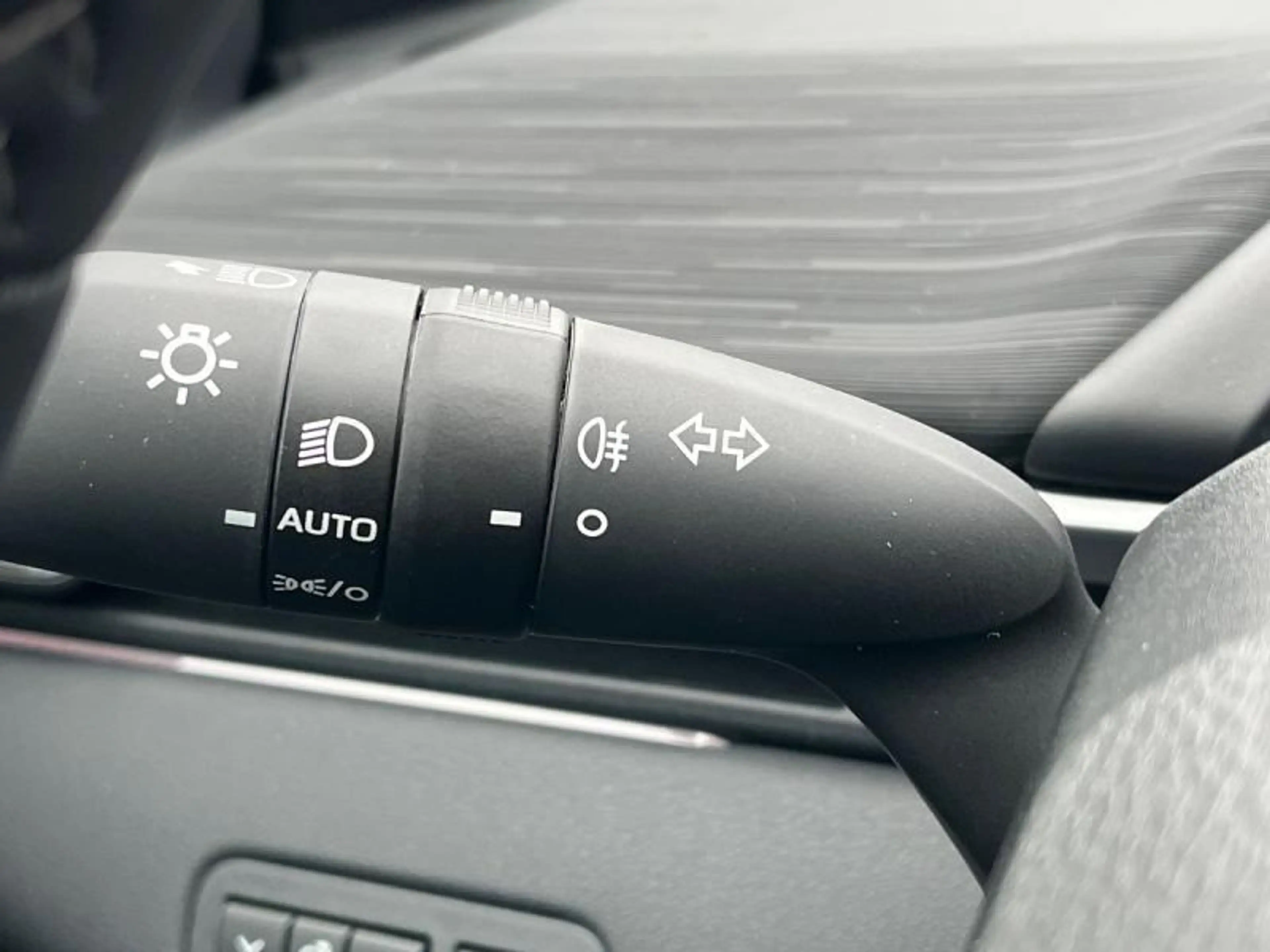 Toyota C-HR Plus Business+cam+gps+sens V+A — photo 15