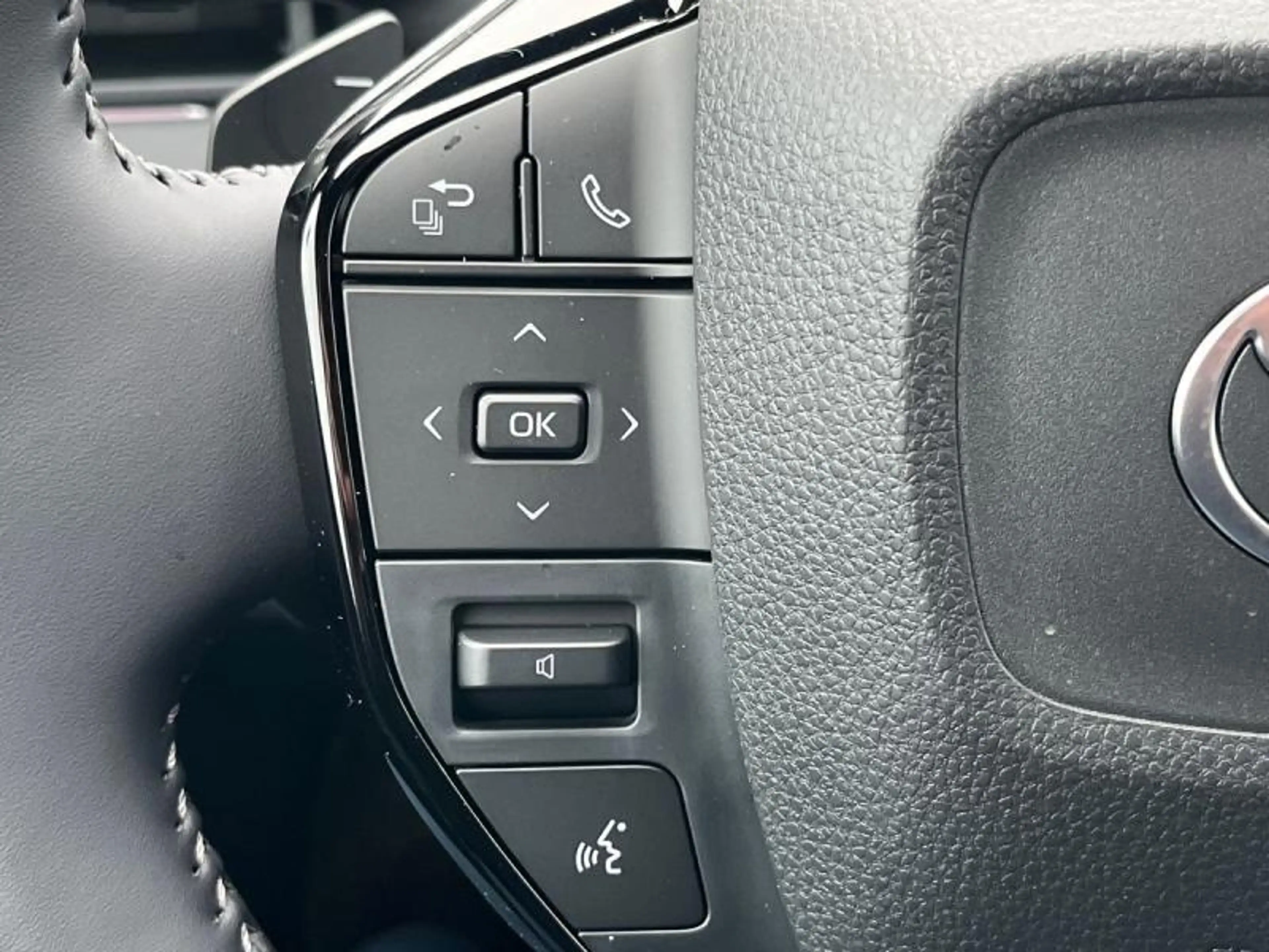 Toyota C-HR Plus Business+cam+gps+sens V+A — photo 13