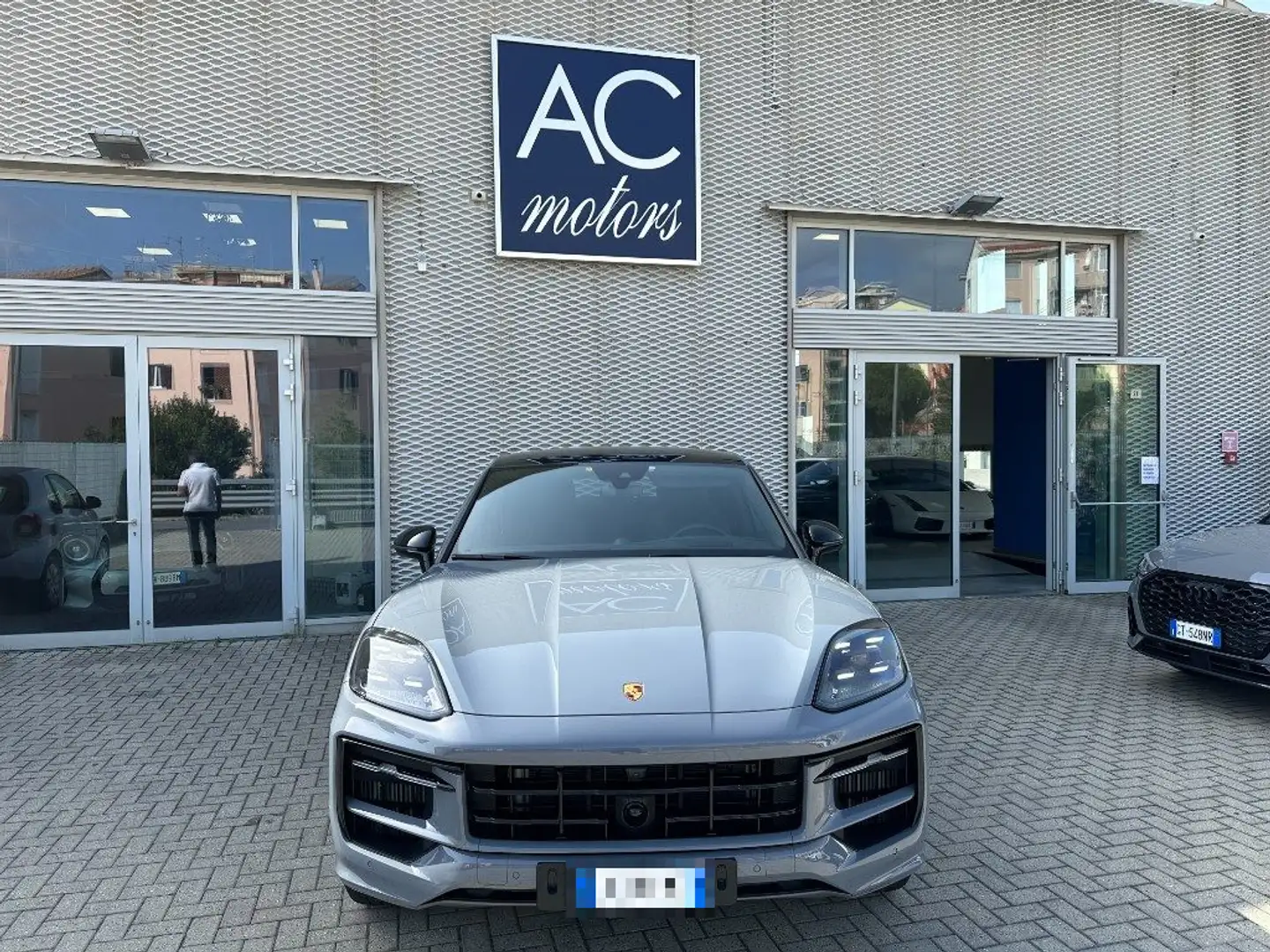 Porsche Cayenne Coupé 3.0 V6 E-Hybrid Grigio - 1