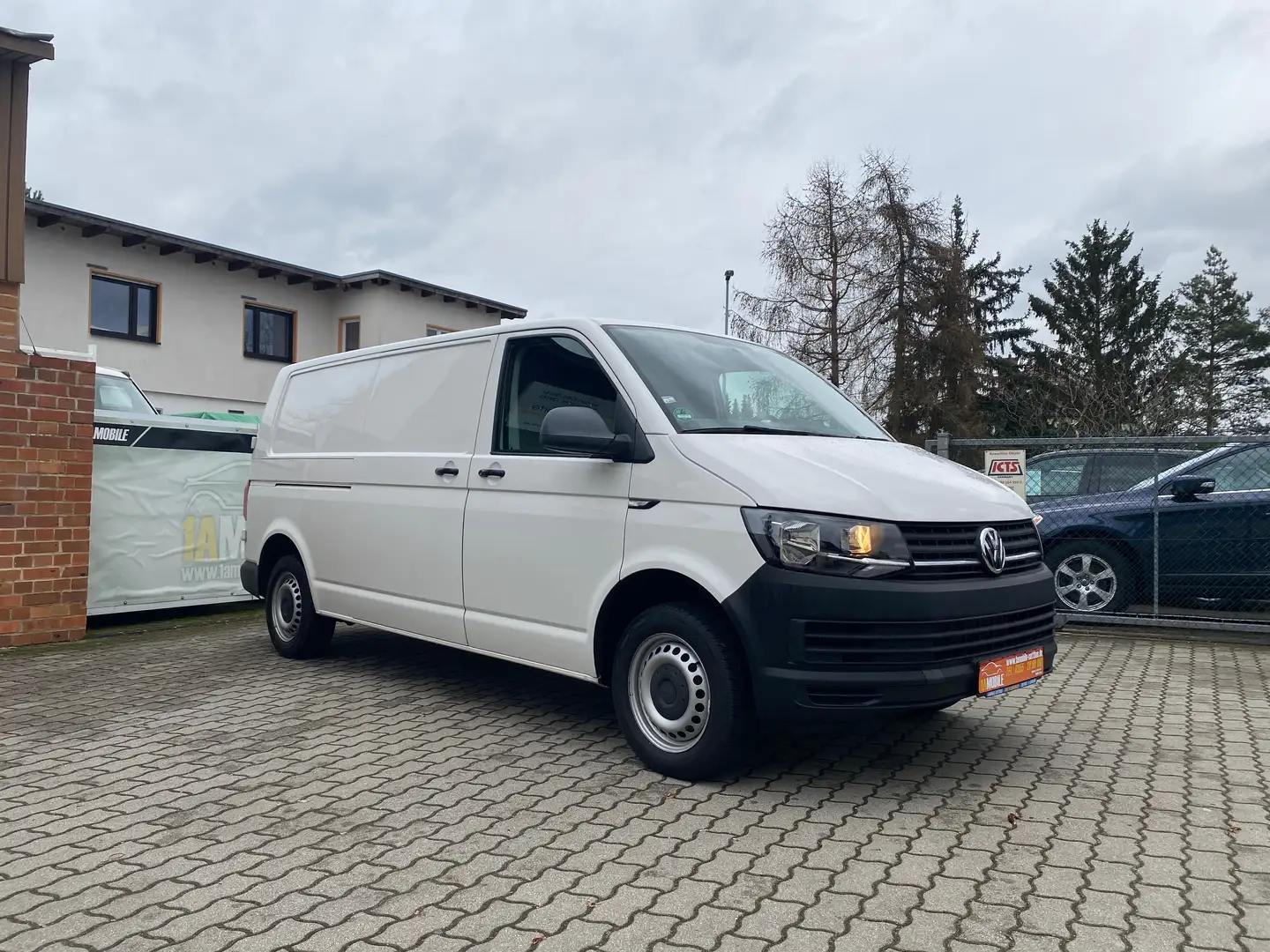 Volkswagen T6 Transporter lang - AHK - Klima Weiß - 1
