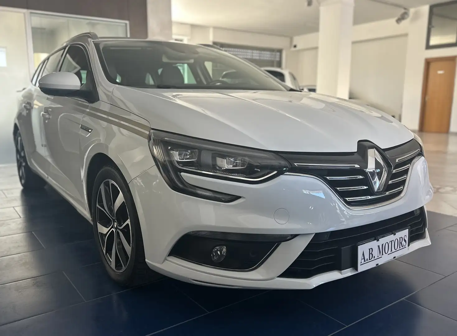 Renault Megane Megane Sporter 1.5 blue dci Intens 115cv my19 Bianco - 1