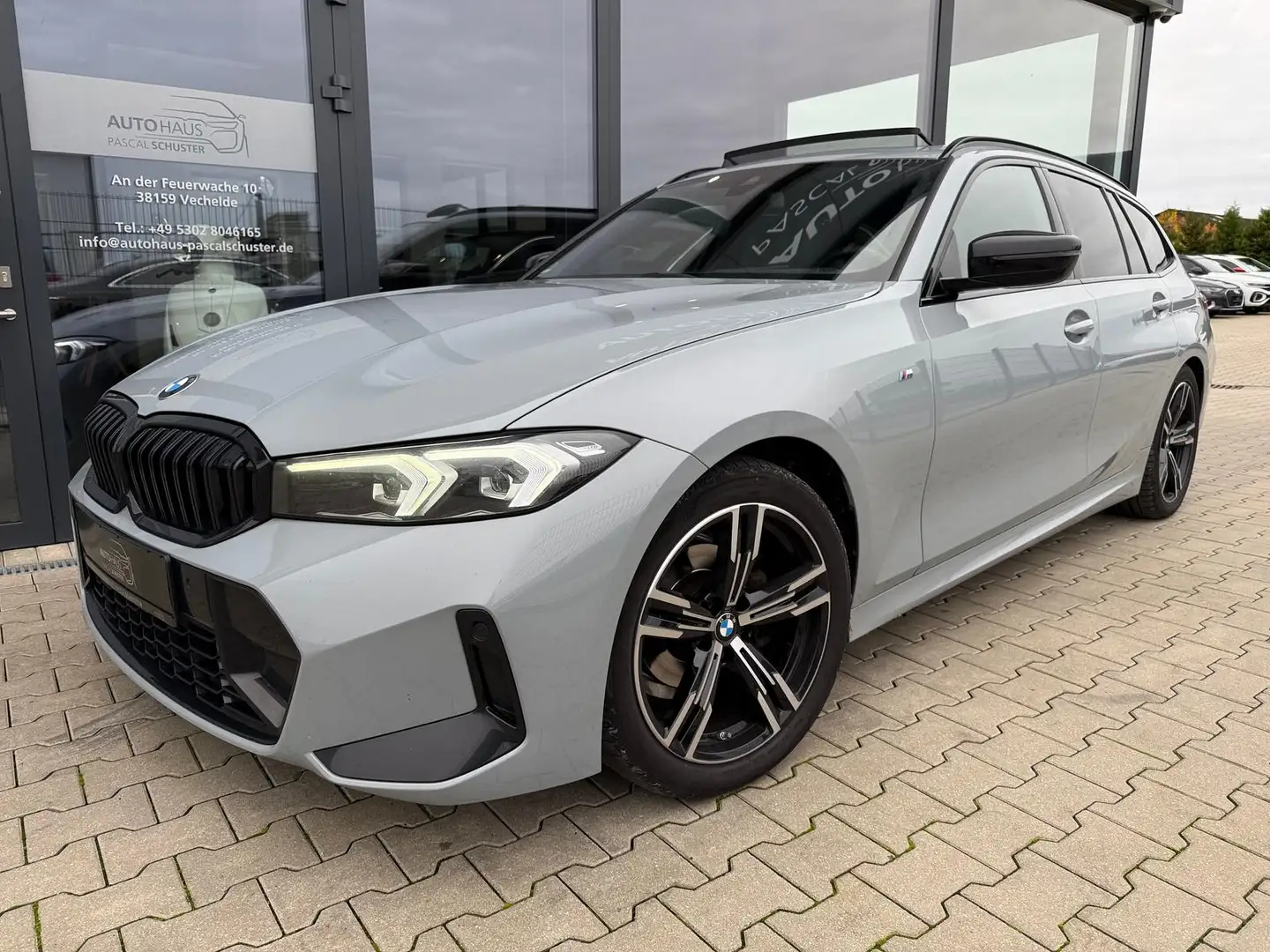 BMW 318 d M Sport/LED/NAVI/PANORAMA/PDC/HUD/ Grau - 2